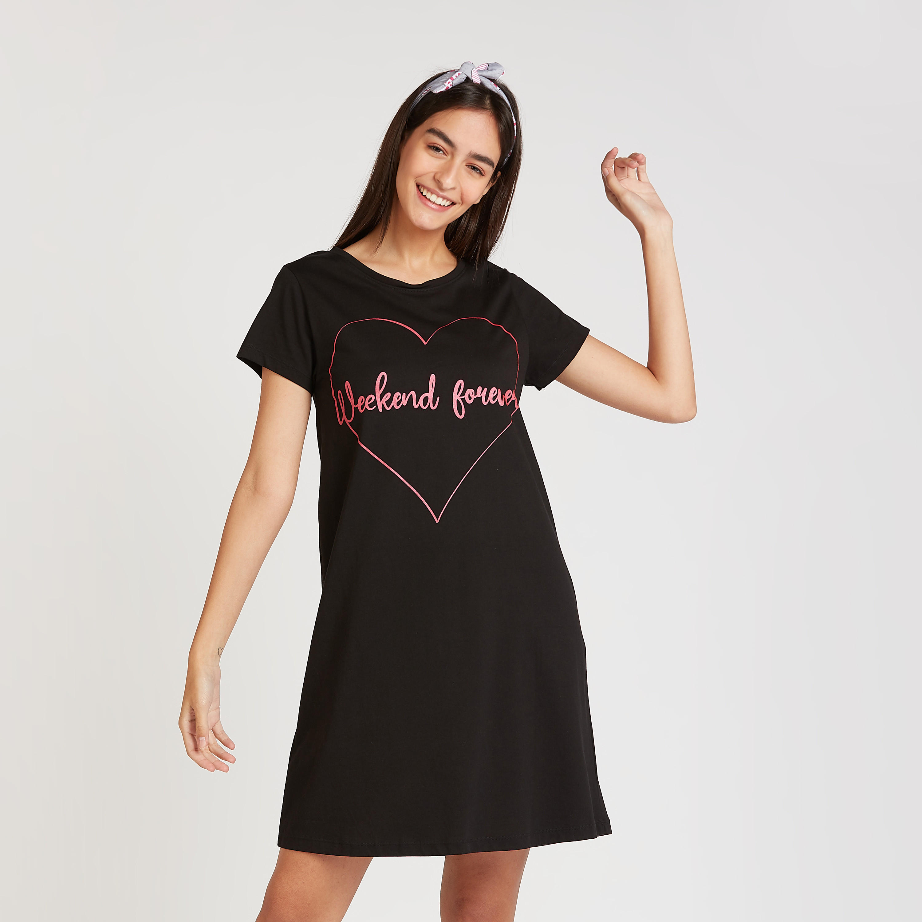 فستان نوم مستدام بياقة مستديرة وطبعات - طقم من قطعتين-women-clothing-nightwear-nighties-image-2