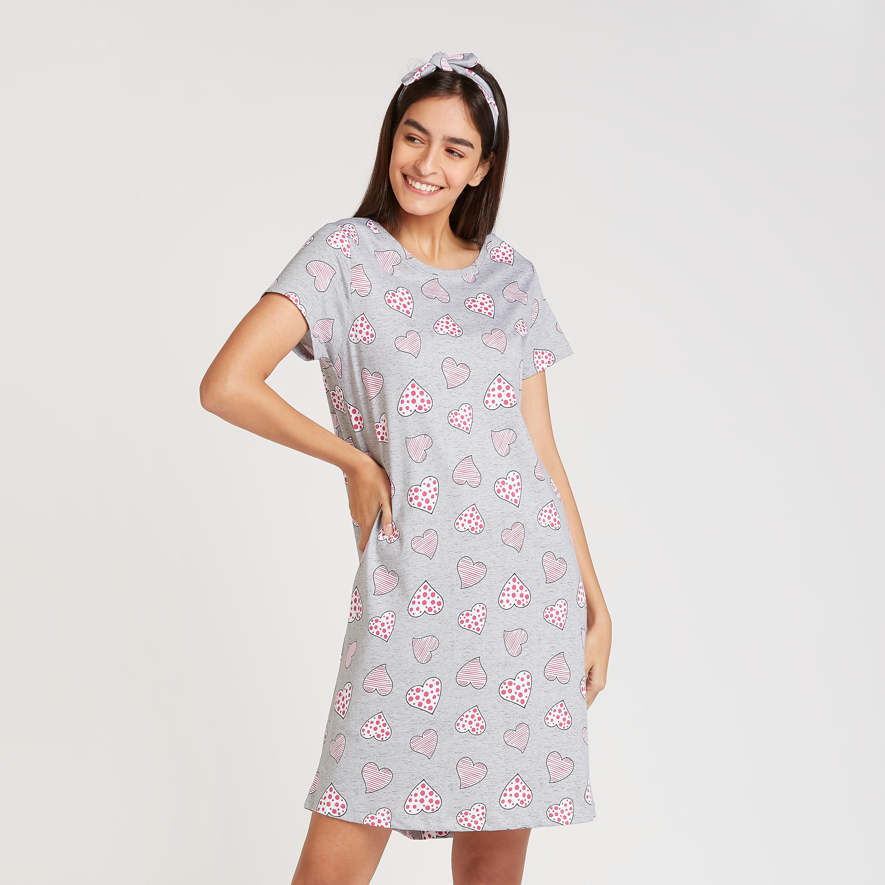 فستان نوم مستدام بياقة مستديرة وطبعات - طقم من قطعتين-women-clothing-nightwear-nighties-image-3