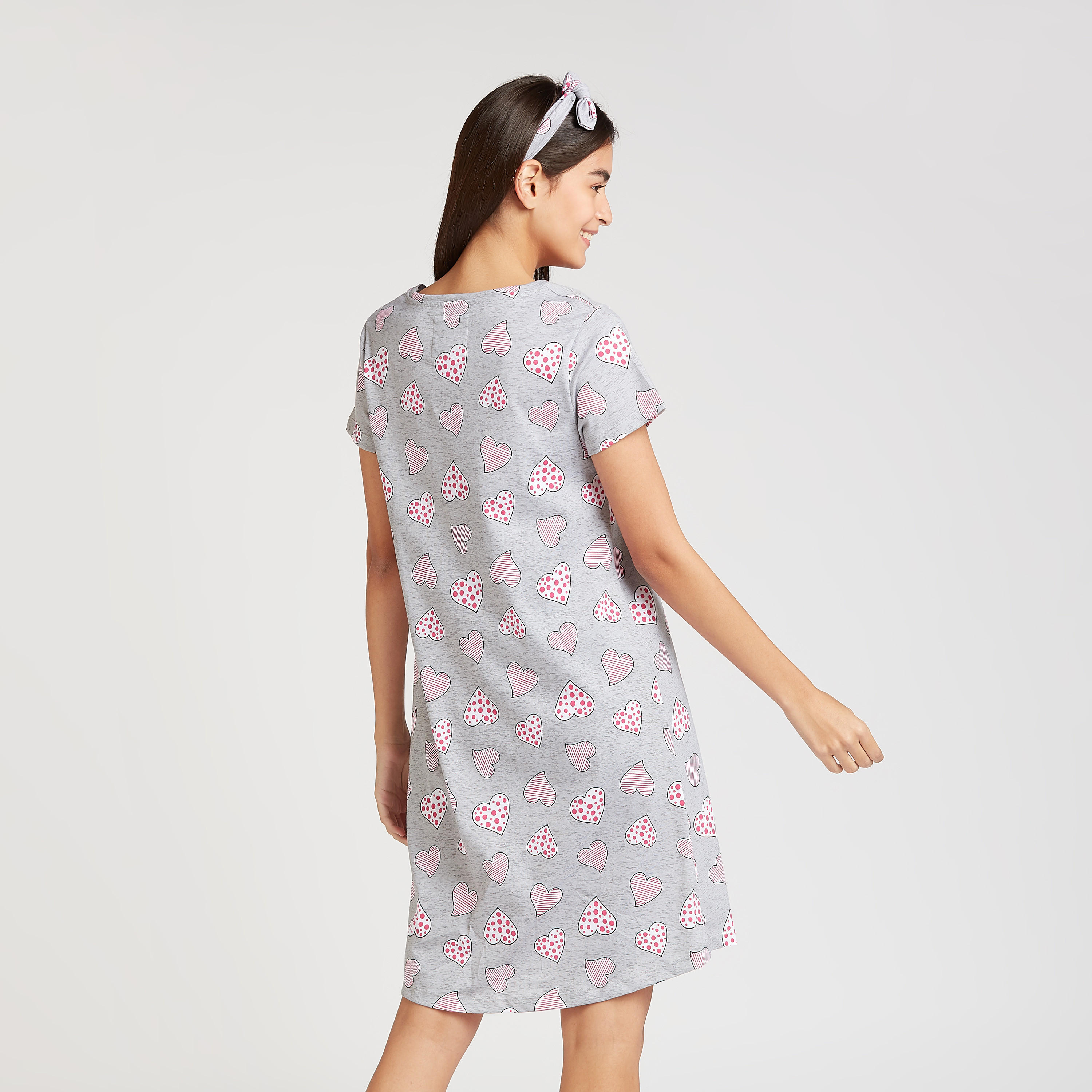 فستان نوم مستدام بياقة مستديرة وطبعات - طقم من قطعتين-women-clothing-nightwear-nighties-image-5