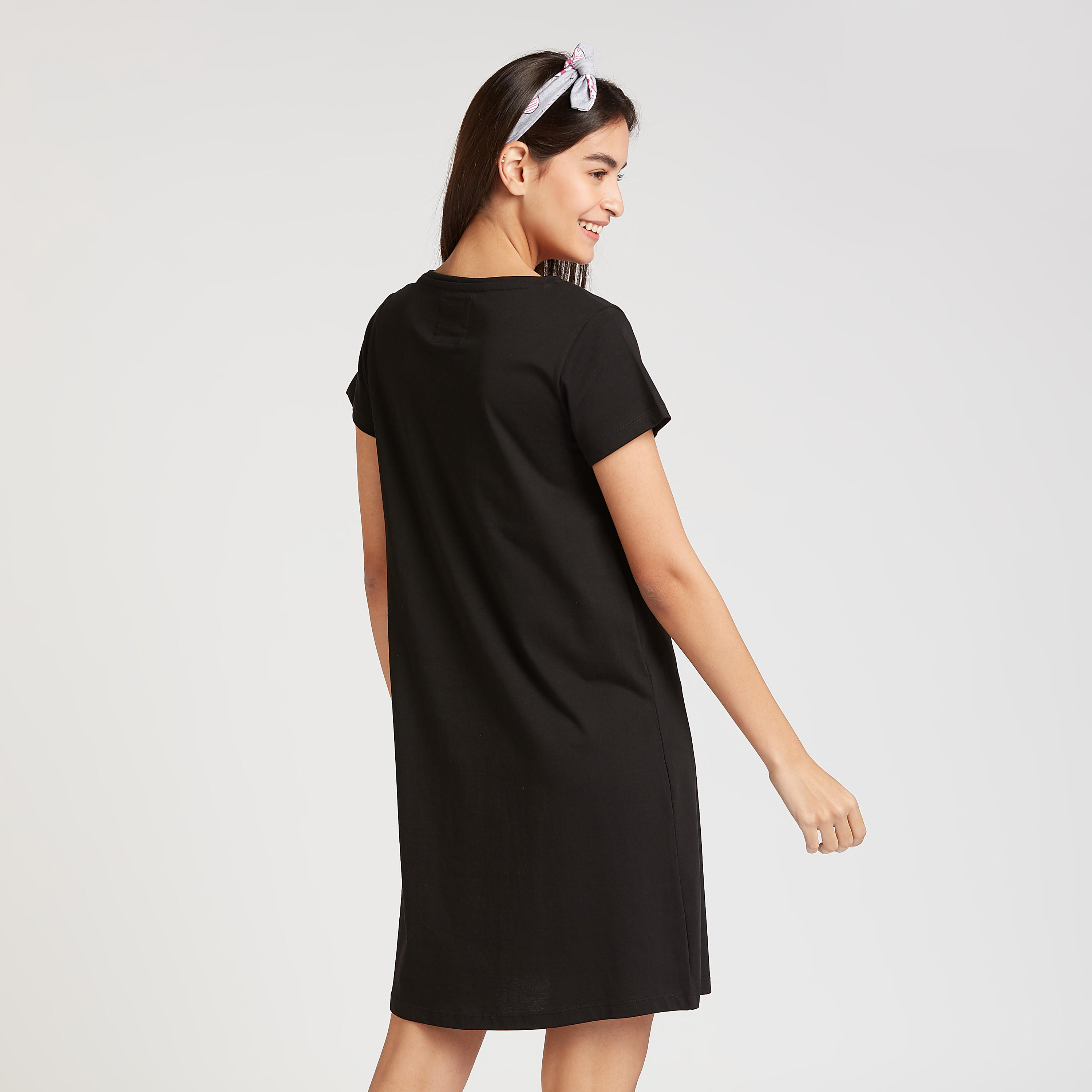 فستان نوم مستدام بياقة مستديرة وطبعات - طقم من قطعتين-women-clothing-nightwear-nighties-image-8