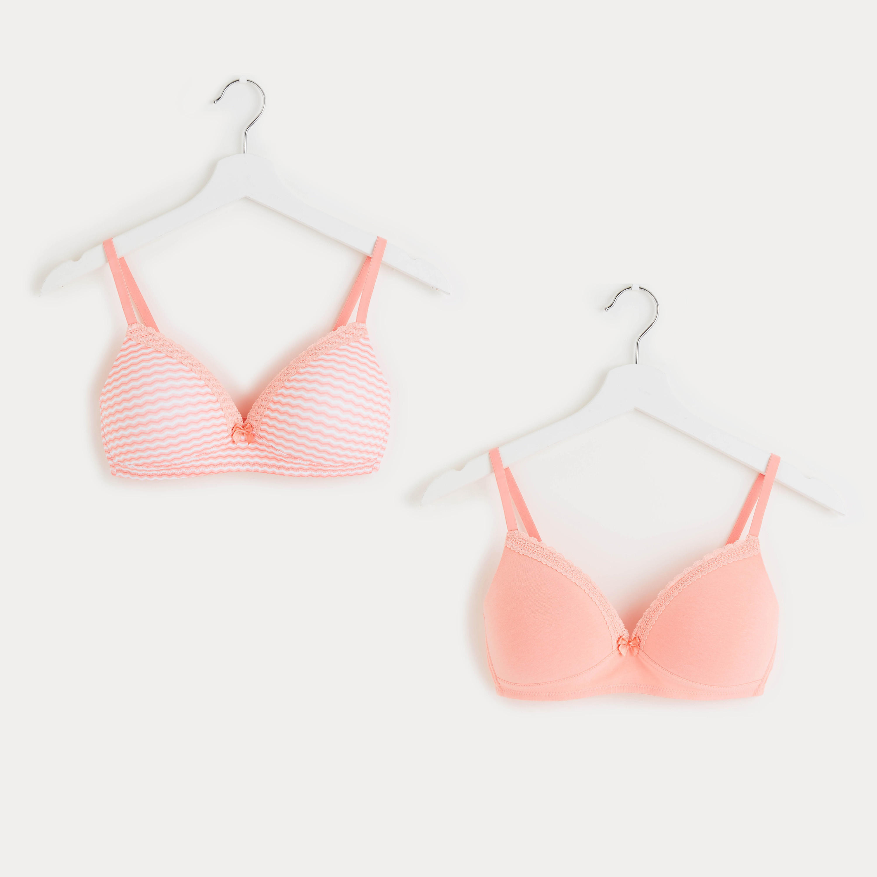 صدريّة تيشيرت مبطّنة متنوّعة بتفاصيل فيونكة - طقم من قطعتين-women-clothing-lingerie-bras-image-1