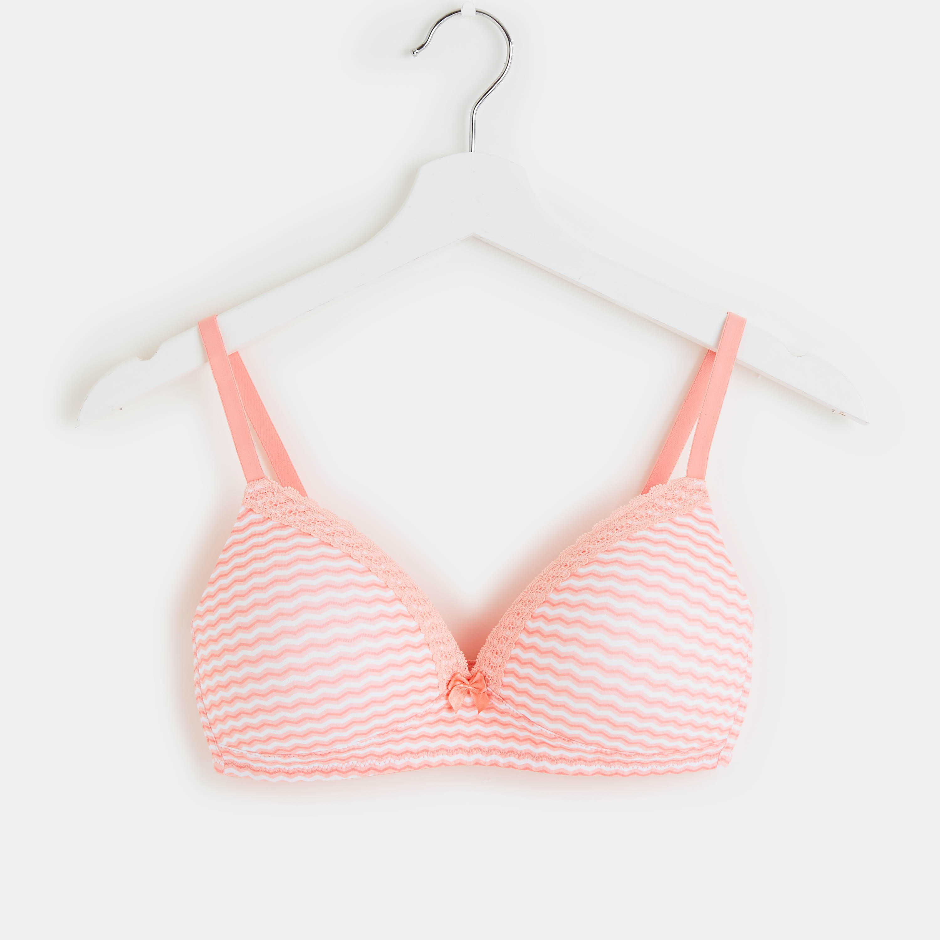 صدريّة تيشيرت مبطّنة متنوّعة بتفاصيل فيونكة - طقم من قطعتين-women-clothing-lingerie-bras-image-2