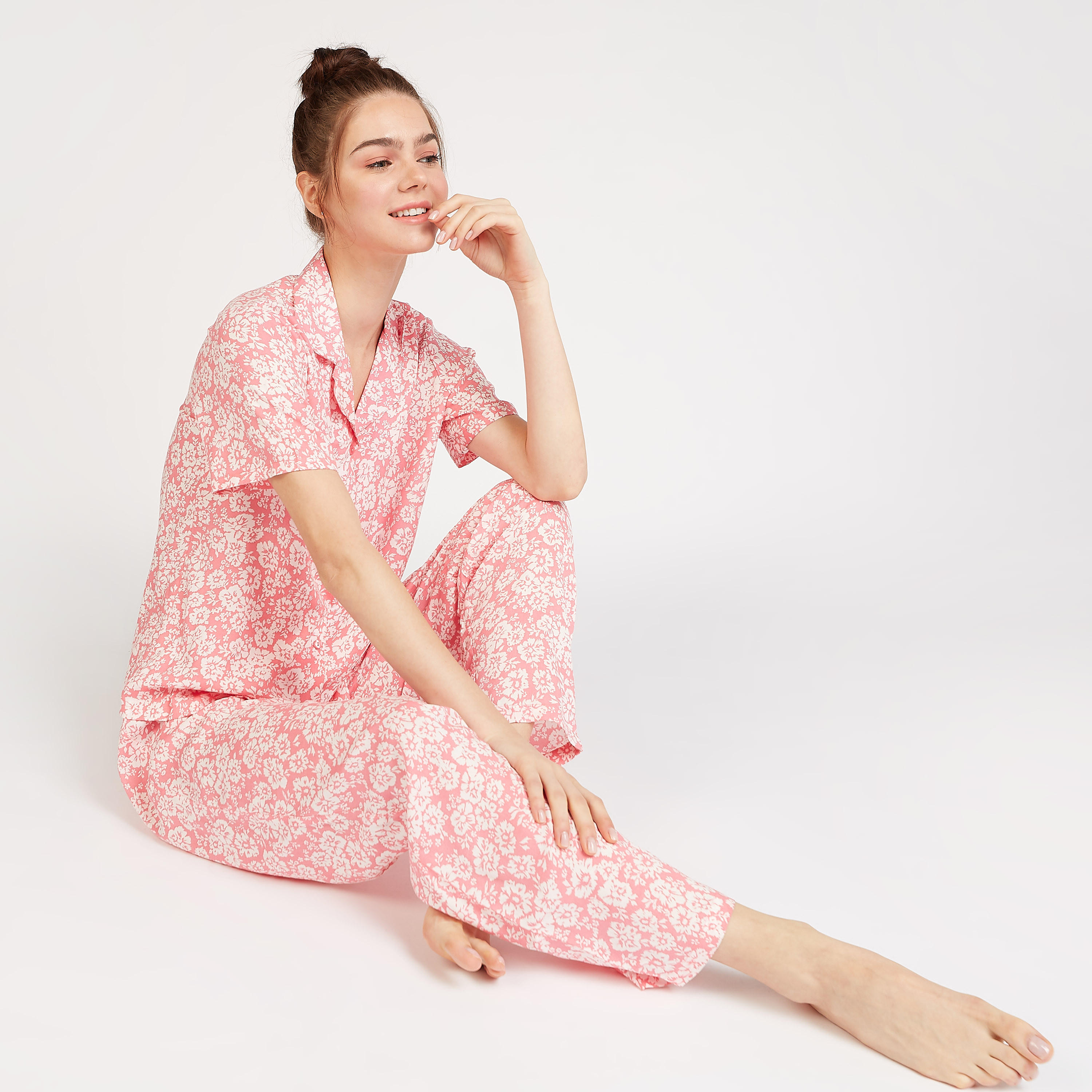 طقم بيجاما بطبعات أزهار- 3 قطع-women-clothing-nightwear-pyjamas-longsets-image-1