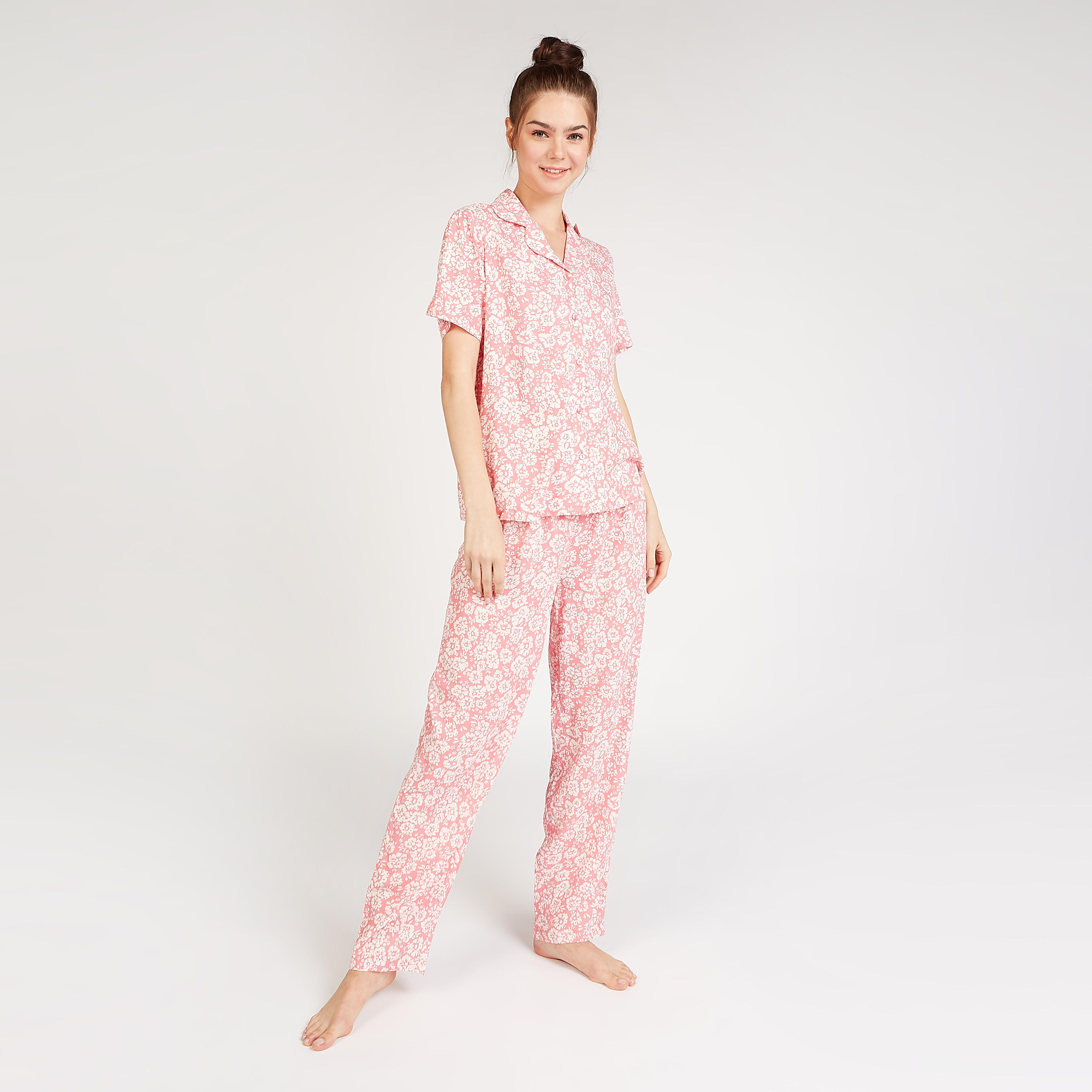 طقم بيجاما بطبعات أزهار- 3 قطع-women-clothing-nightwear-pyjamas-longsets-image-2