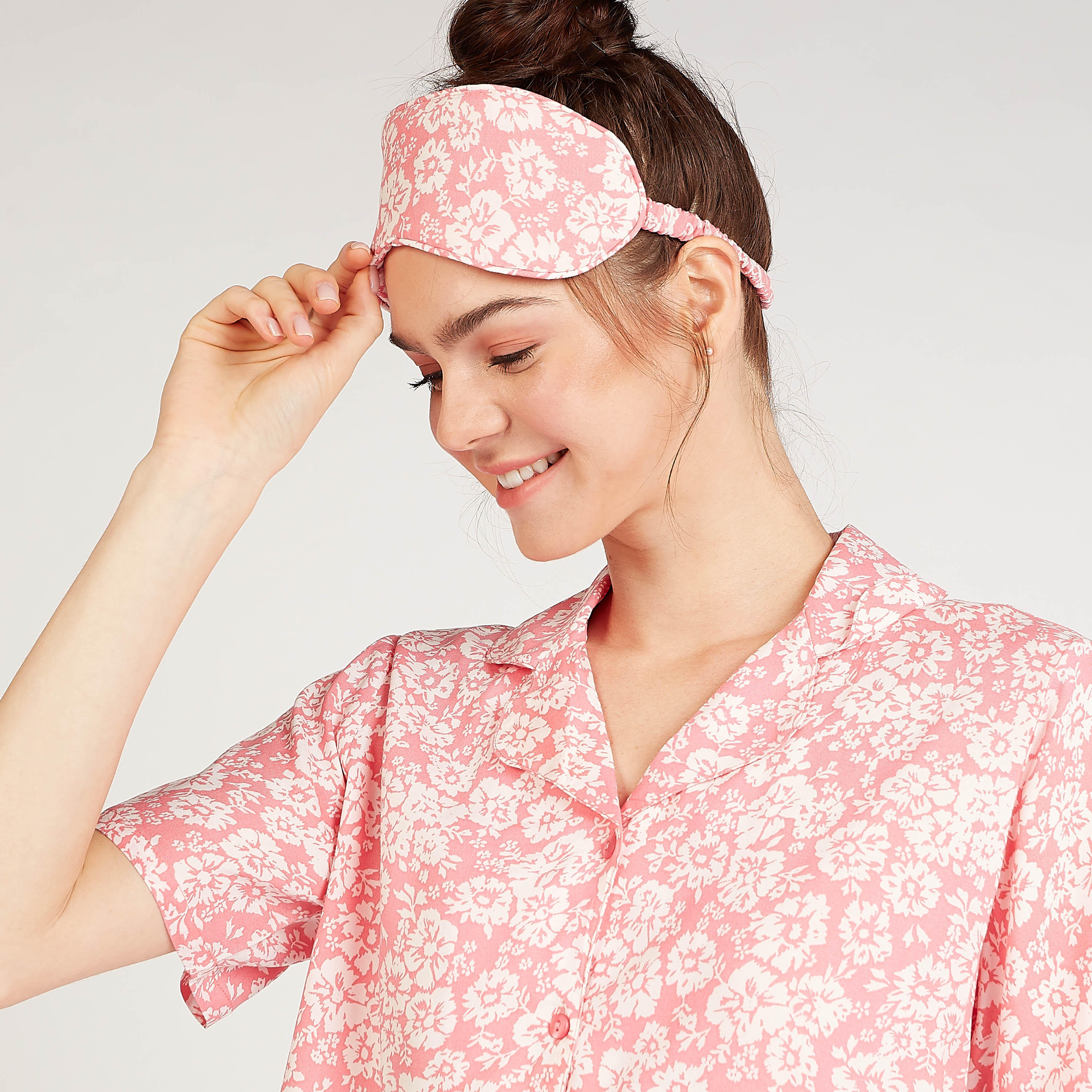 طقم بيجاما بطبعات أزهار- 3 قطع-women-clothing-nightwear-pyjamas-longsets-image-3