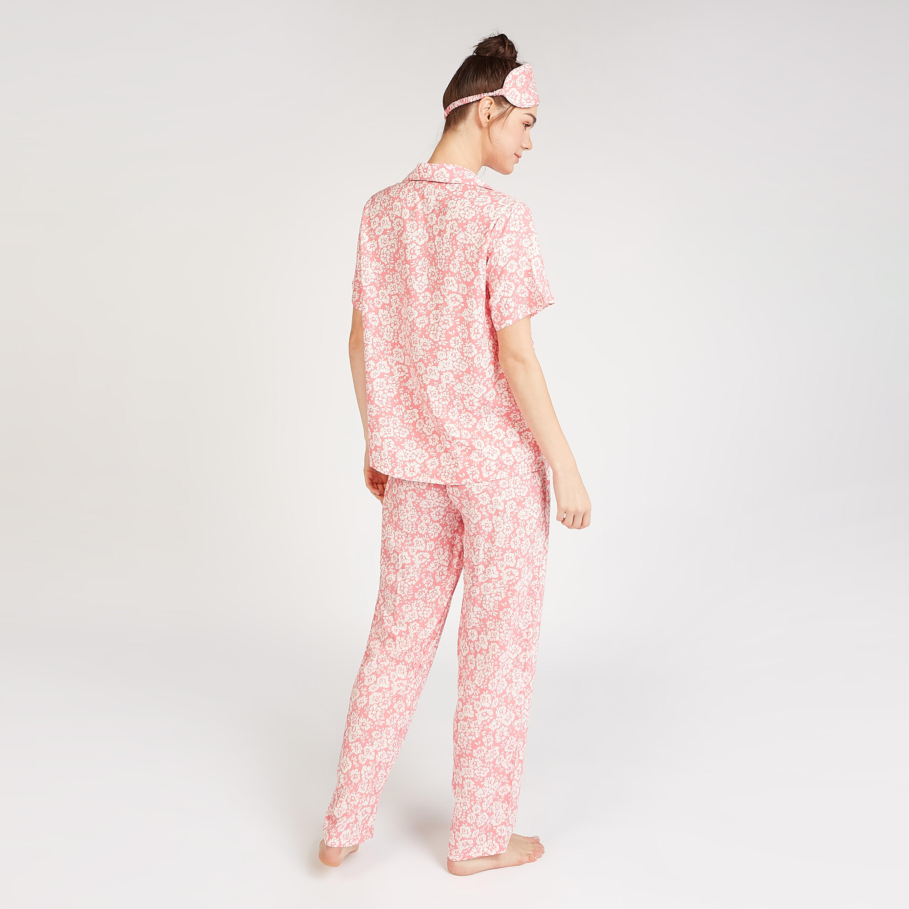 طقم بيجاما بطبعات أزهار- 3 قطع-women-clothing-nightwear-pyjamas-longsets-image-4