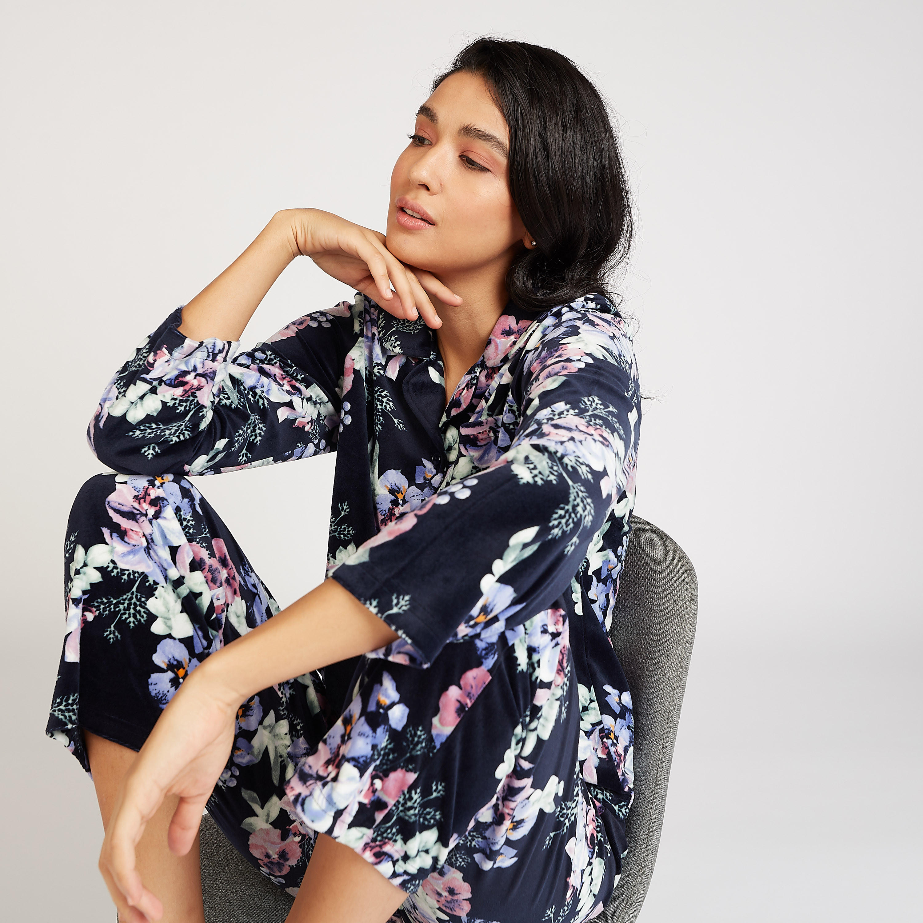 بيجاما مستدامة بطبعات - طقم من قطعتين-women-clothing-nightwear-pyjamas-longsets-image-5