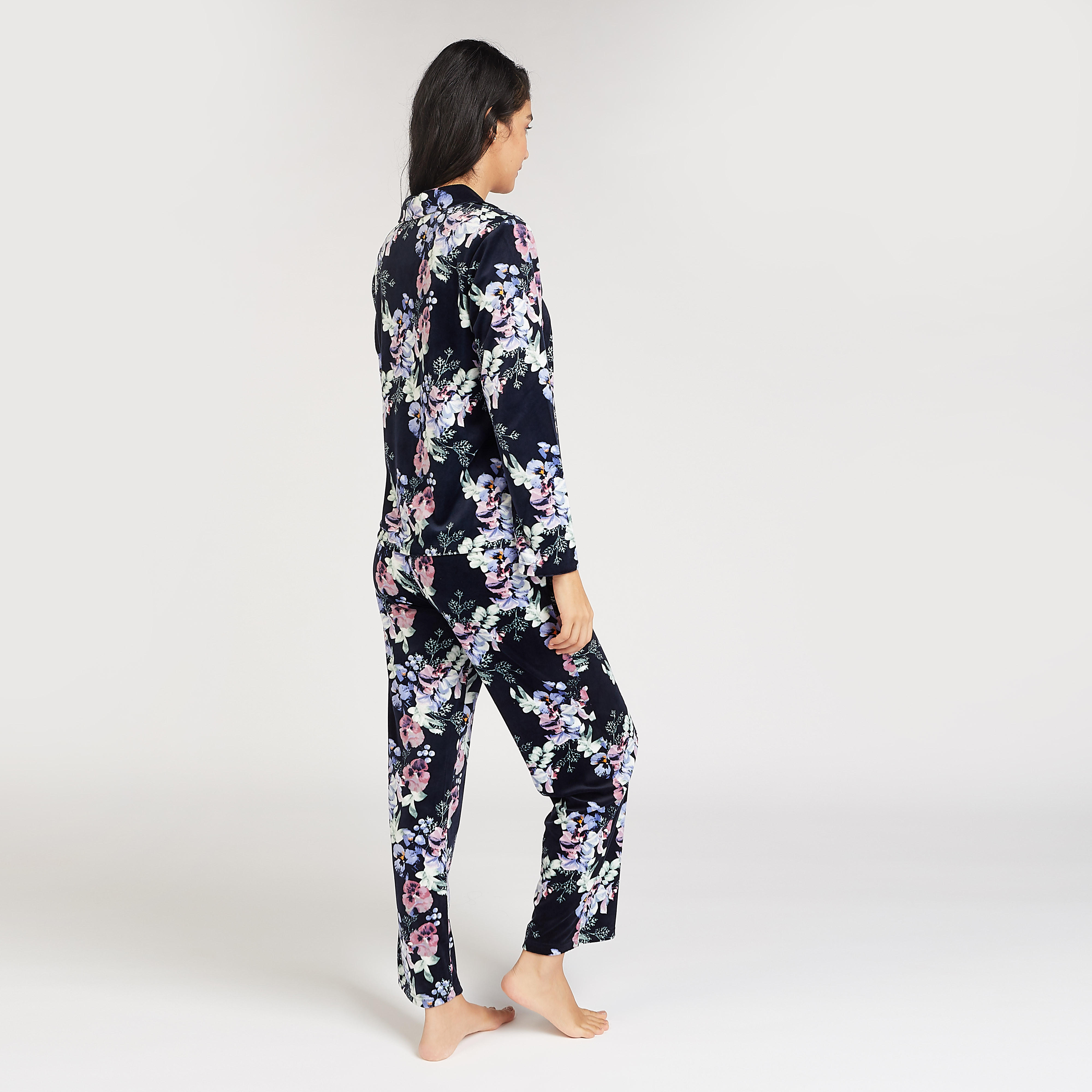 بيجاما مستدامة بطبعات - طقم من قطعتين-women-clothing-nightwear-pyjamas-longsets-image-4