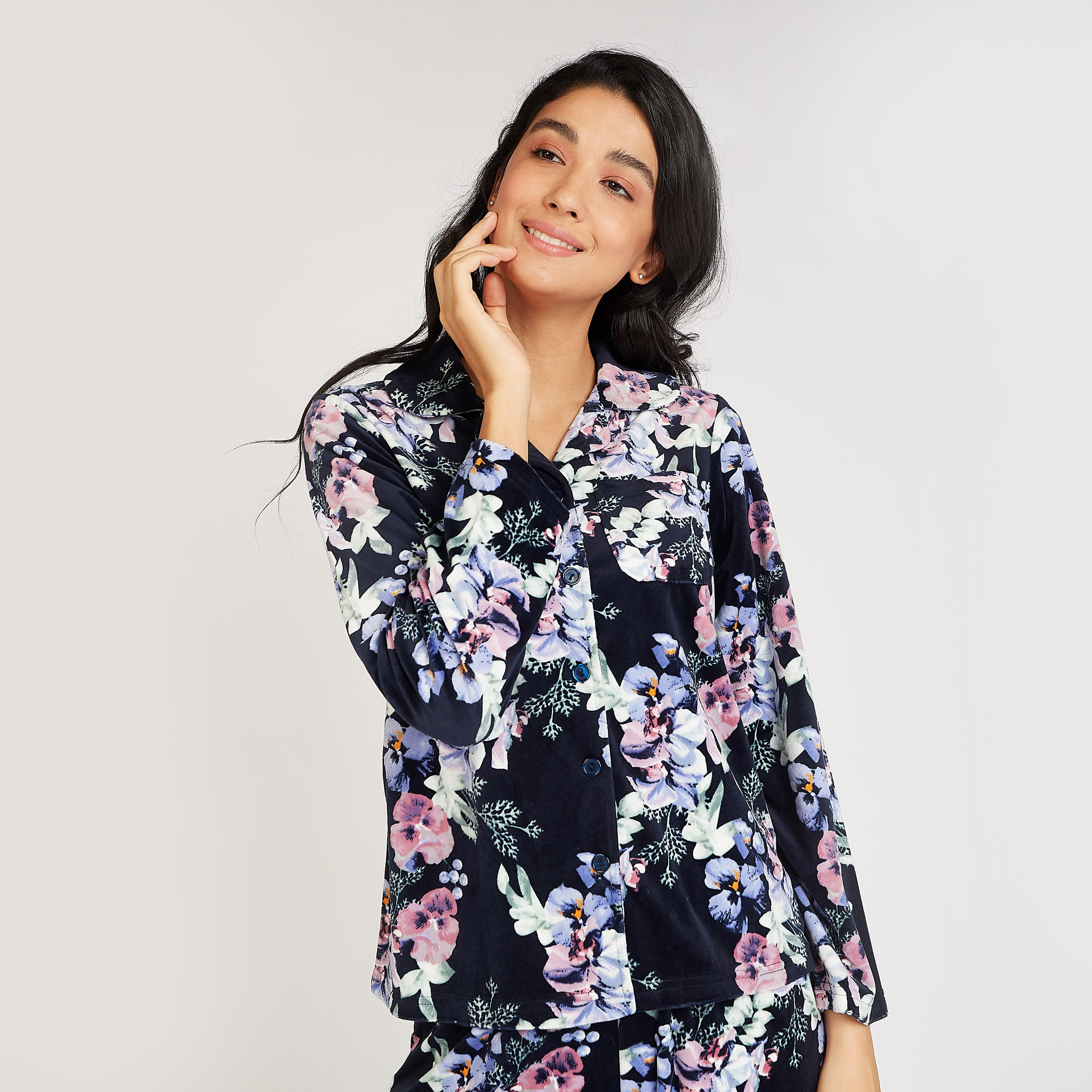 بيجاما مستدامة بطبعات - طقم من قطعتين-women-clothing-nightwear-pyjamas-longsets-image-3