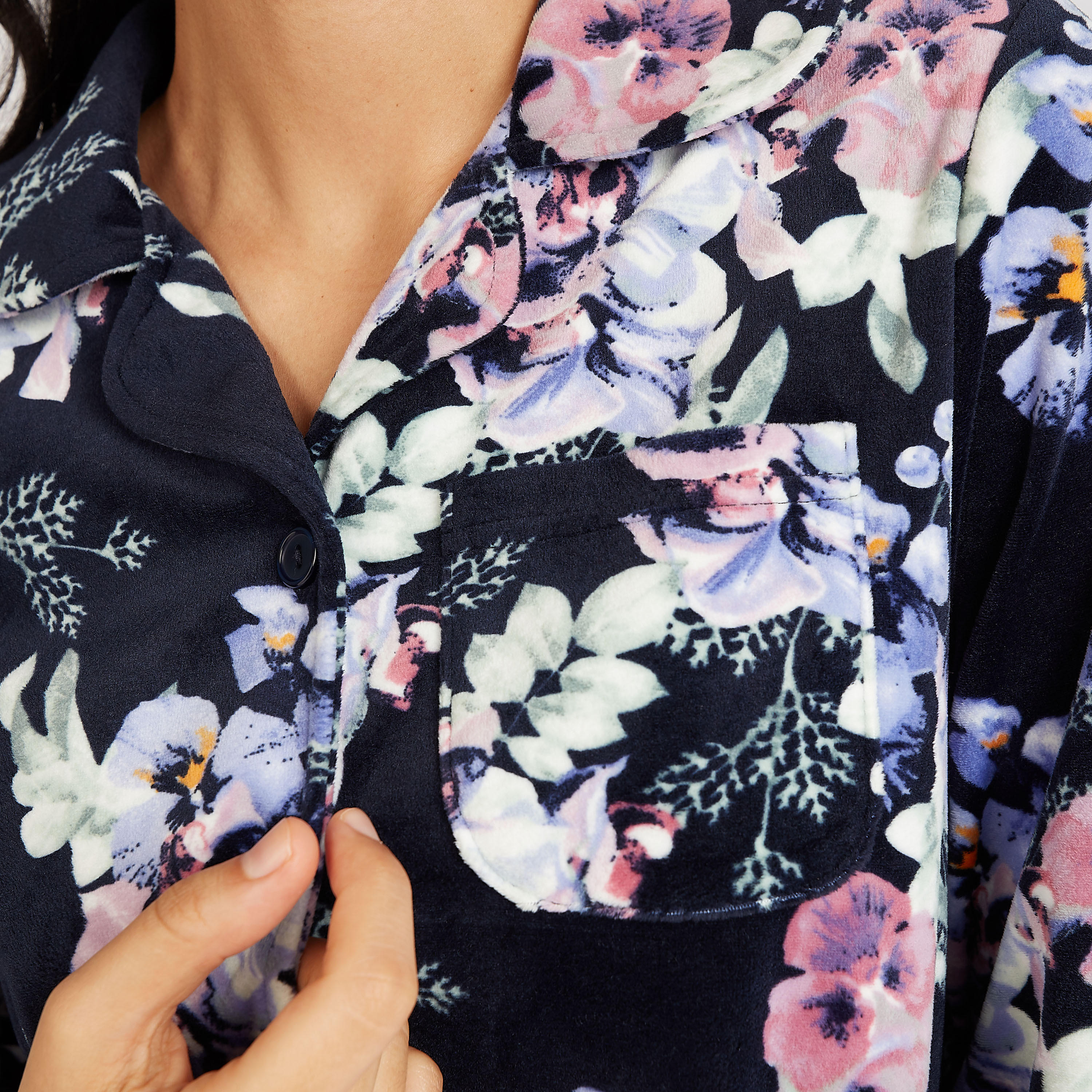 بيجاما مستدامة بطبعات - طقم من قطعتين-women-clothing-nightwear-pyjamas-longsets-image-1