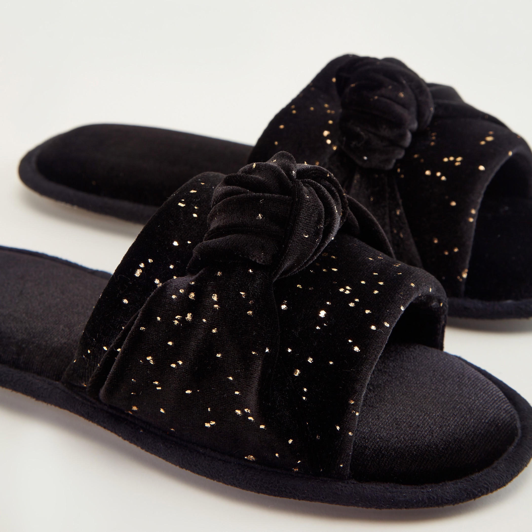 شبشب مزيّن بتفاصيل عقدة-women-clothing-nightwear-bedroomslippers-image-2