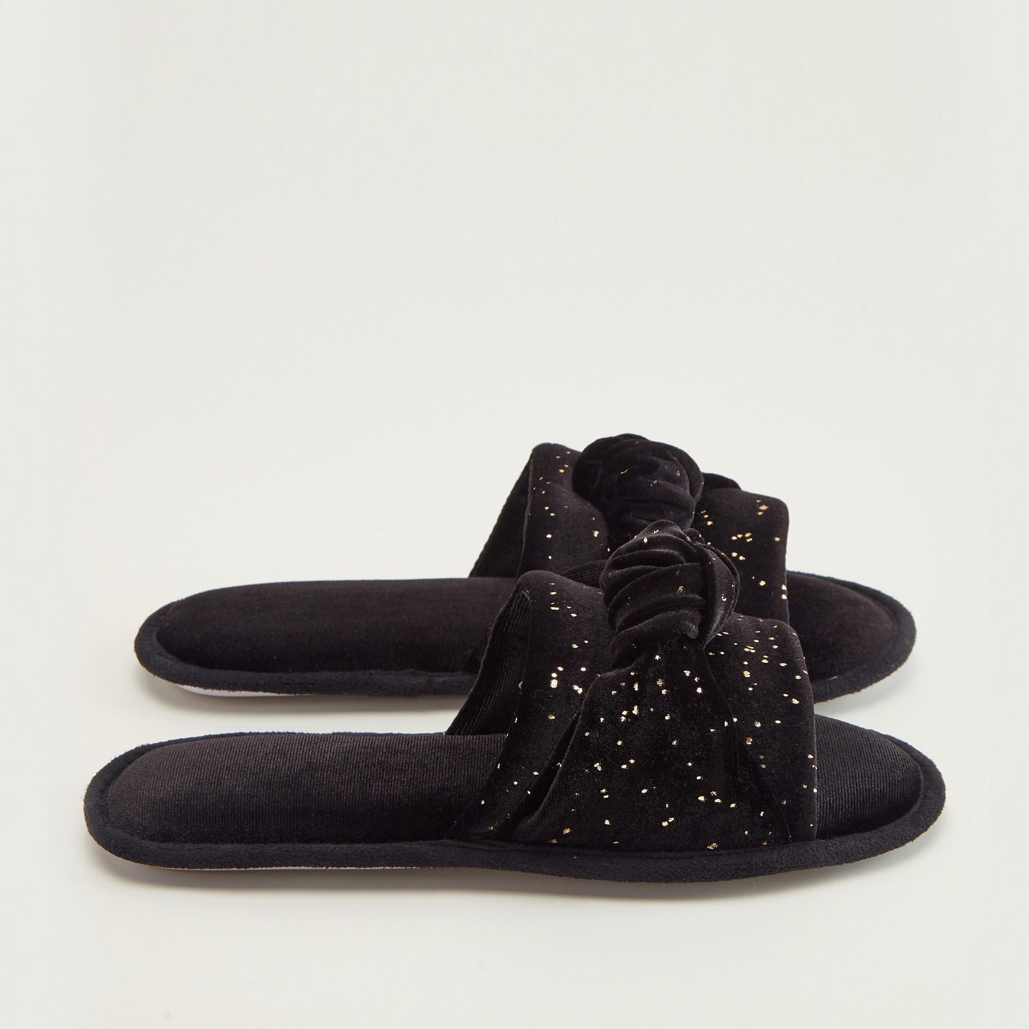 شبشب مزيّن بتفاصيل عقدة-women-clothing-nightwear-bedroomslippers-image-1
