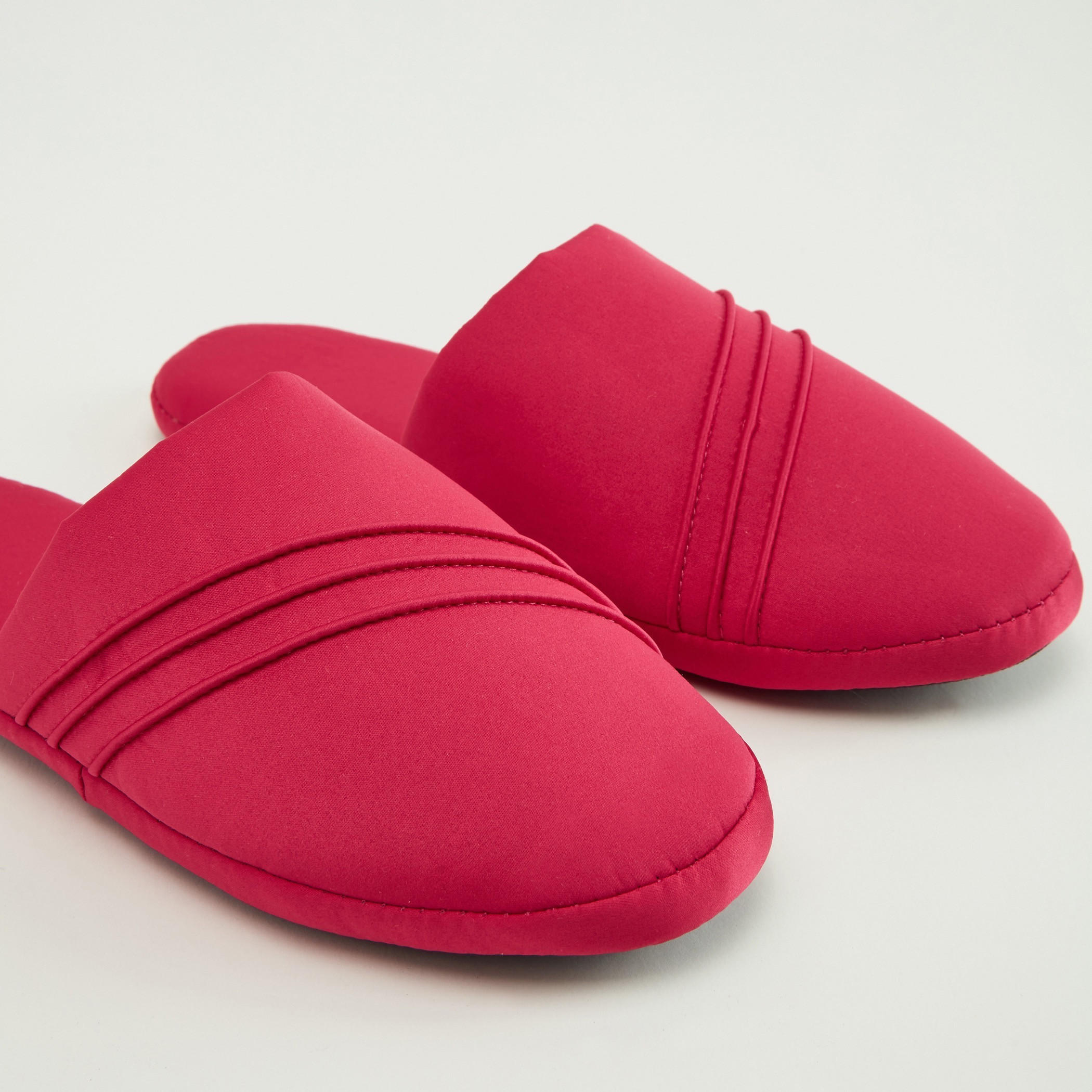 Solid Slip-On Closed Toe Bedroom Mules-women-clothing-nightwear-bedroomslippers-image-3