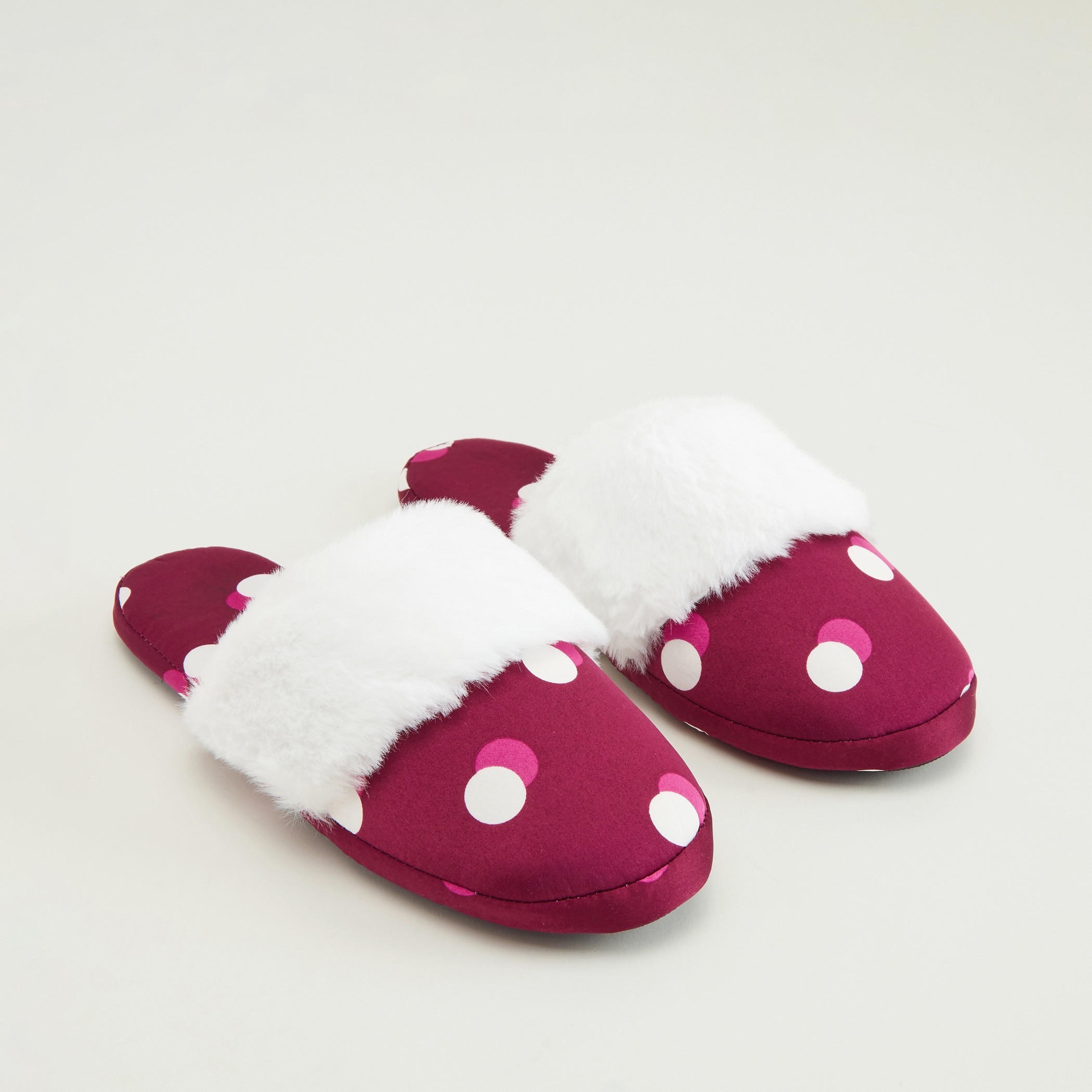 شبشب غرفة نوم سهل الارتداء بمقدّمة مغلقة وطبعات منقّطة-women-clothing-nightwear-bedroomslippers-image-3