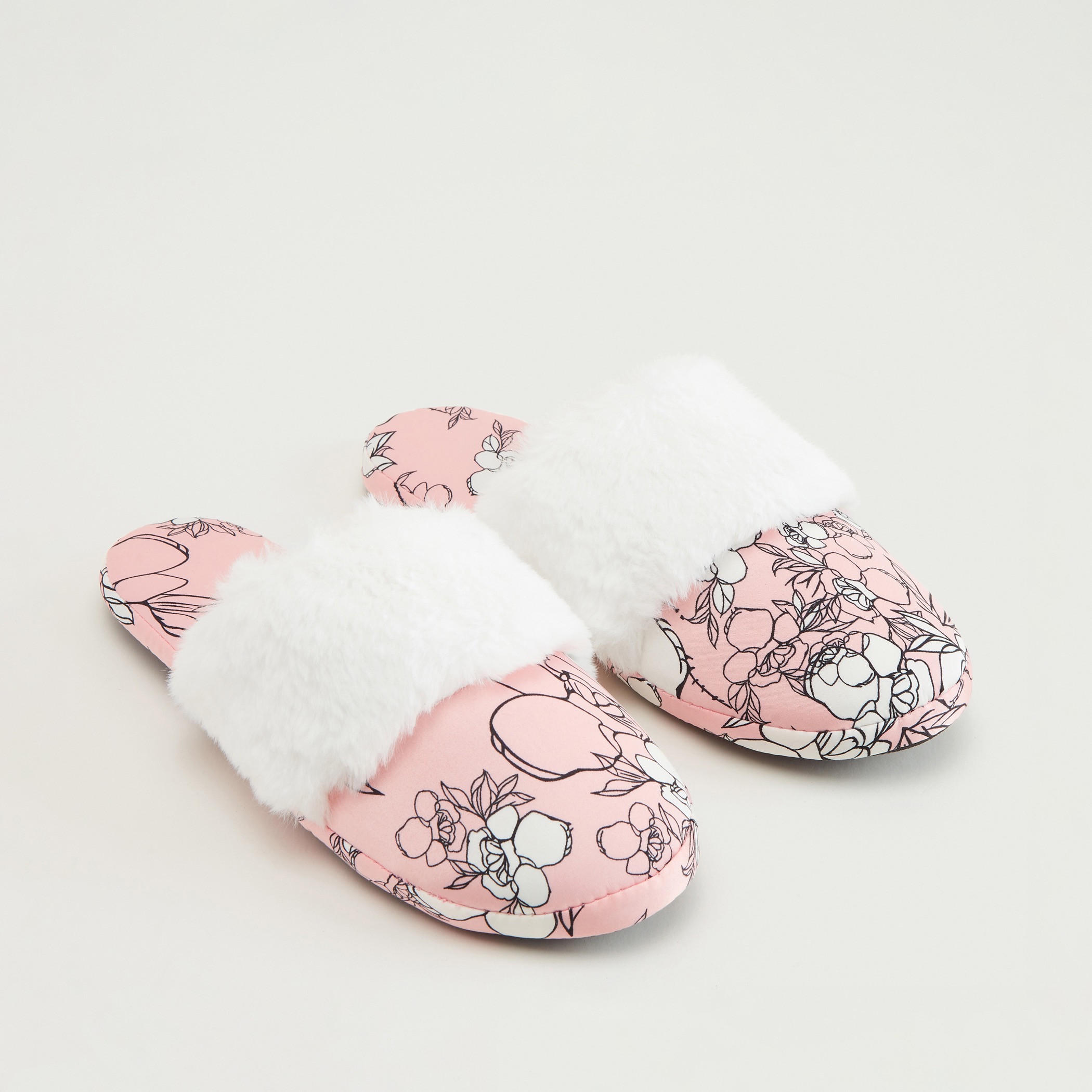 شبشب غرفة نوم سهل الارتداء بطبعات أزهار ومقدّمة مغلقة وتفاصيل مخمليّة-women-clothing-nightwear-bedroomslippers-image-2