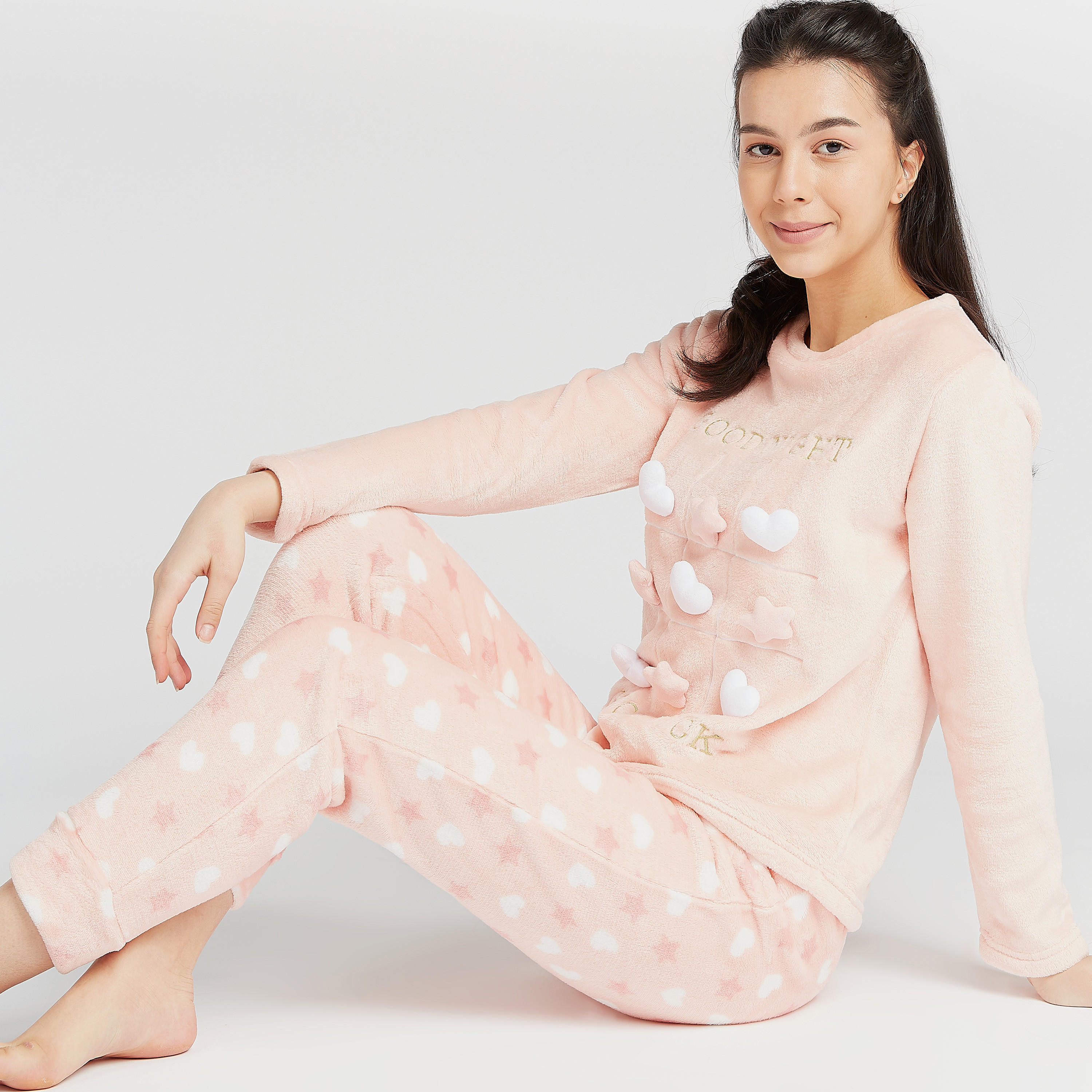 طقم مستدام بنطلون بيجاما طويل وتيشيرت بياقة مستديرة و طبعات-women-clothing-nightwear-pyjamas-longsets-image-3
