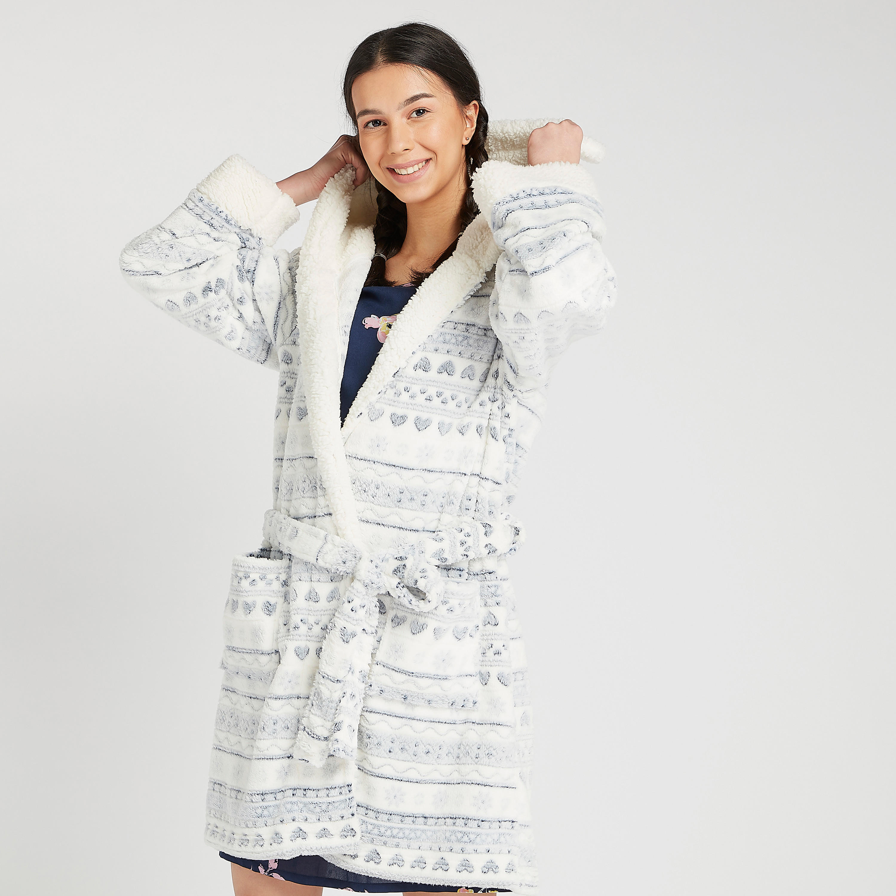 روب مستدام مخملي بياقة بقبّعة وجيوب-women-clothing-nightwear-robes-image-1