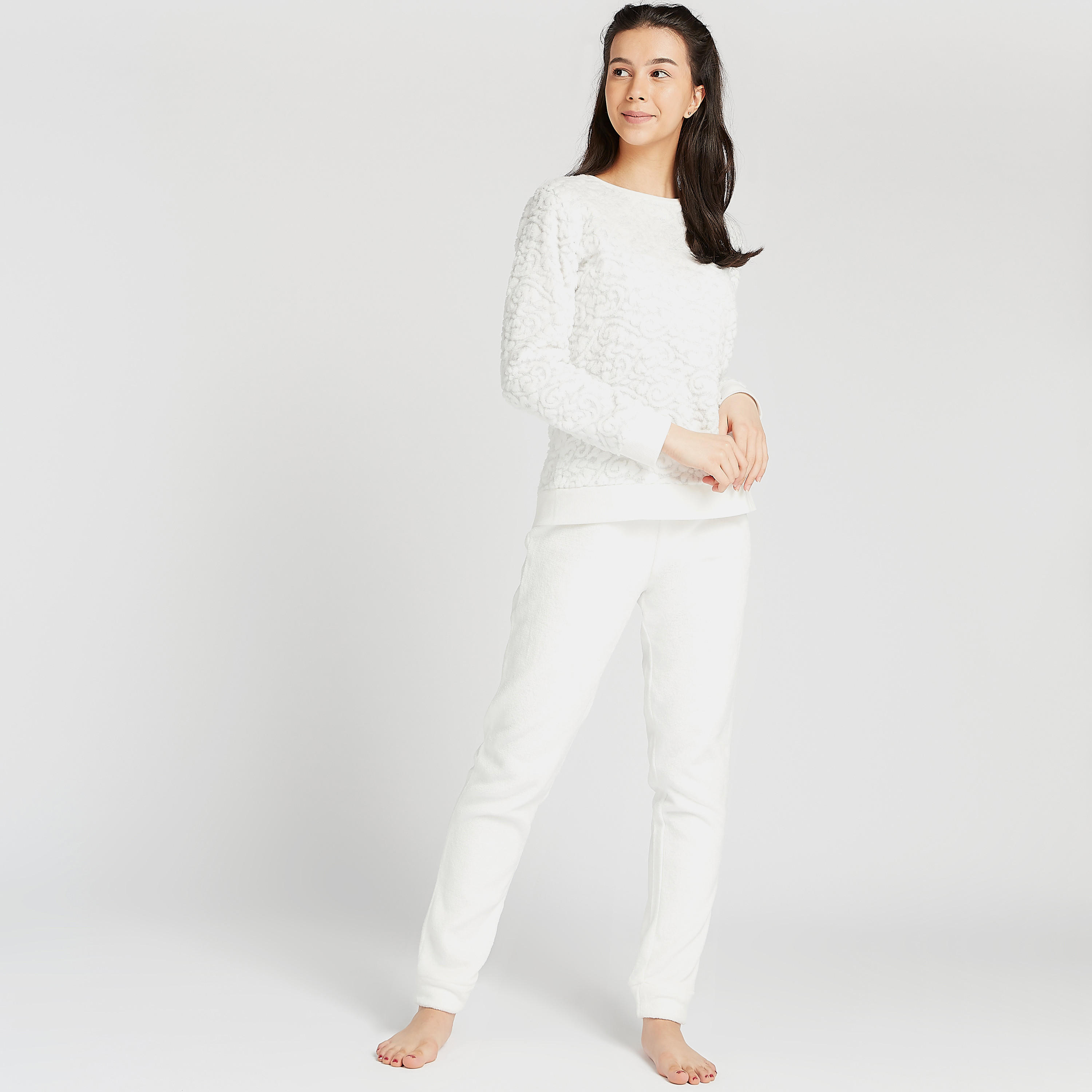 طقم بيجاما مستدام وبلوزة مخمليّة بارزة الملمس بأكمام طويلة-women-clothing-nightwear-pyjamas-longsets-image-1