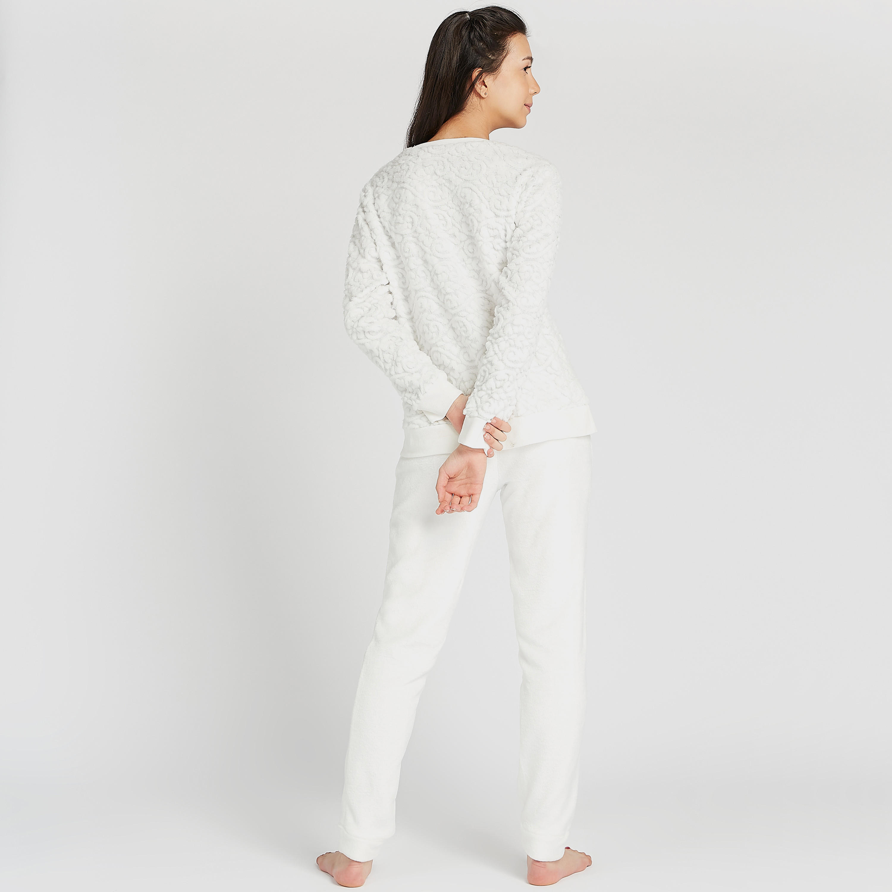 طقم بيجاما مستدام وبلوزة مخمليّة بارزة الملمس بأكمام طويلة-women-clothing-nightwear-pyjamas-longsets-image-3