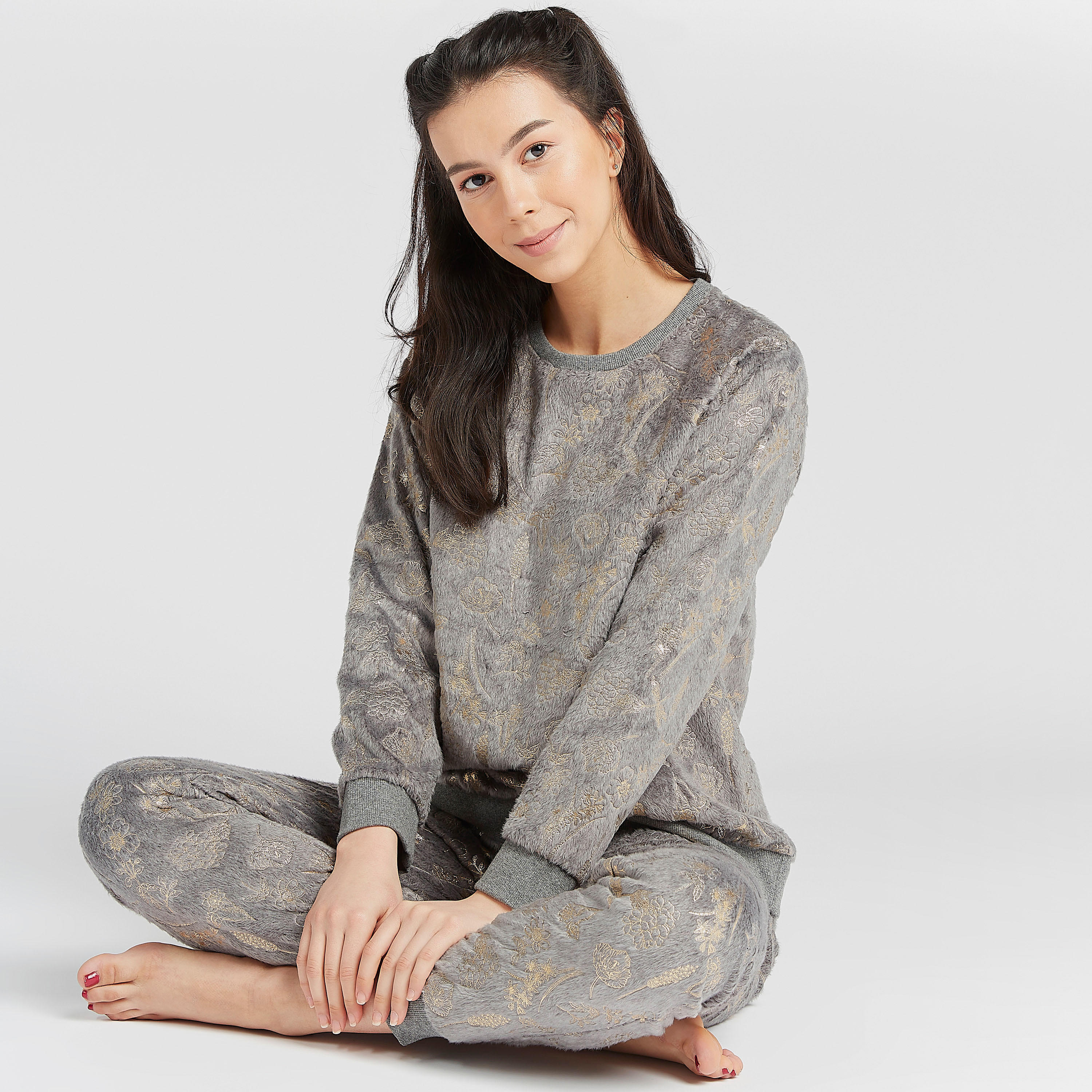 طقم بيجاما مستدام وبلوزة مخمليّة بارزة الملمس بأكمام طويلة-women-clothing-nightwear-pyjamas-longsets-image-1
