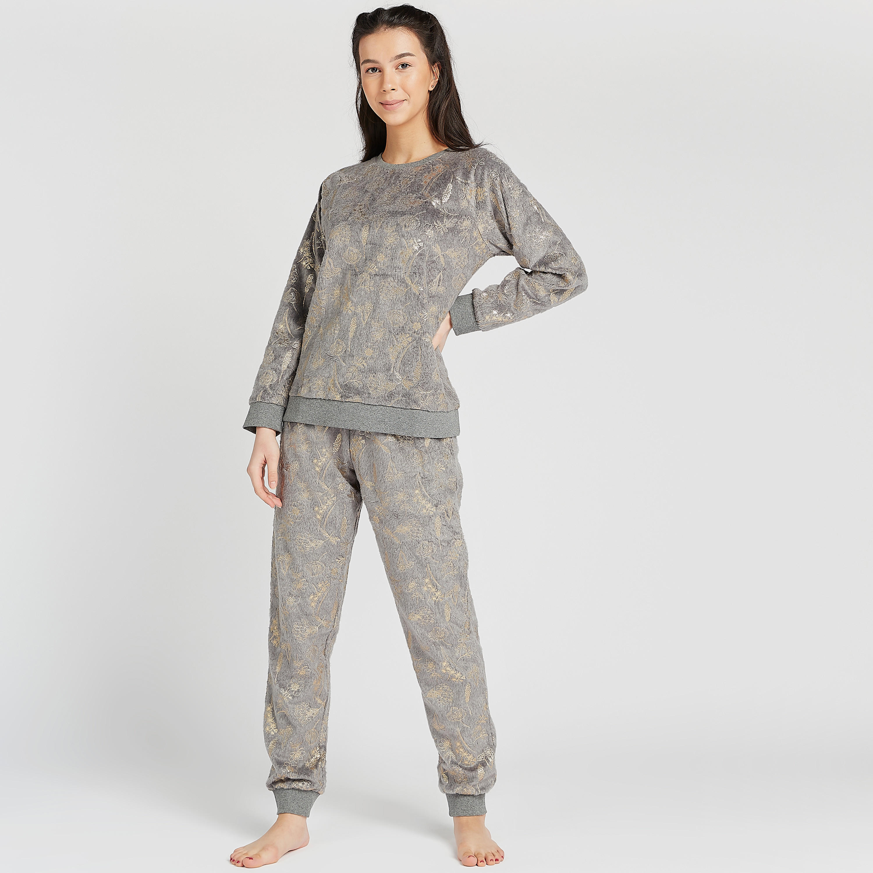 طقم بيجاما مستدام وبلوزة مخمليّة بارزة الملمس بأكمام طويلة-women-clothing-nightwear-pyjamas-longsets-image-2