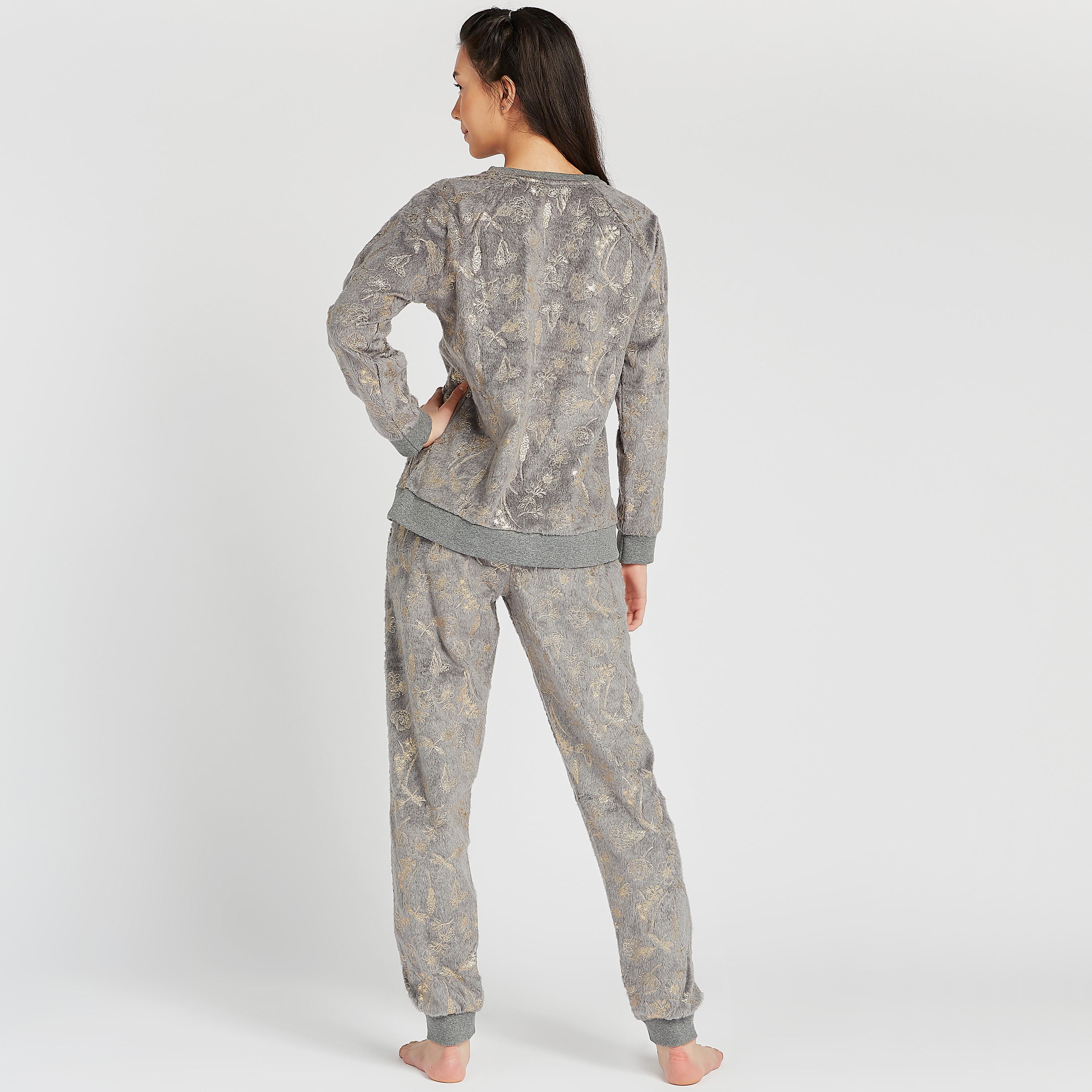 طقم بيجاما مستدام وبلوزة مخمليّة بارزة الملمس بأكمام طويلة-women-clothing-nightwear-pyjamas-longsets-image-4