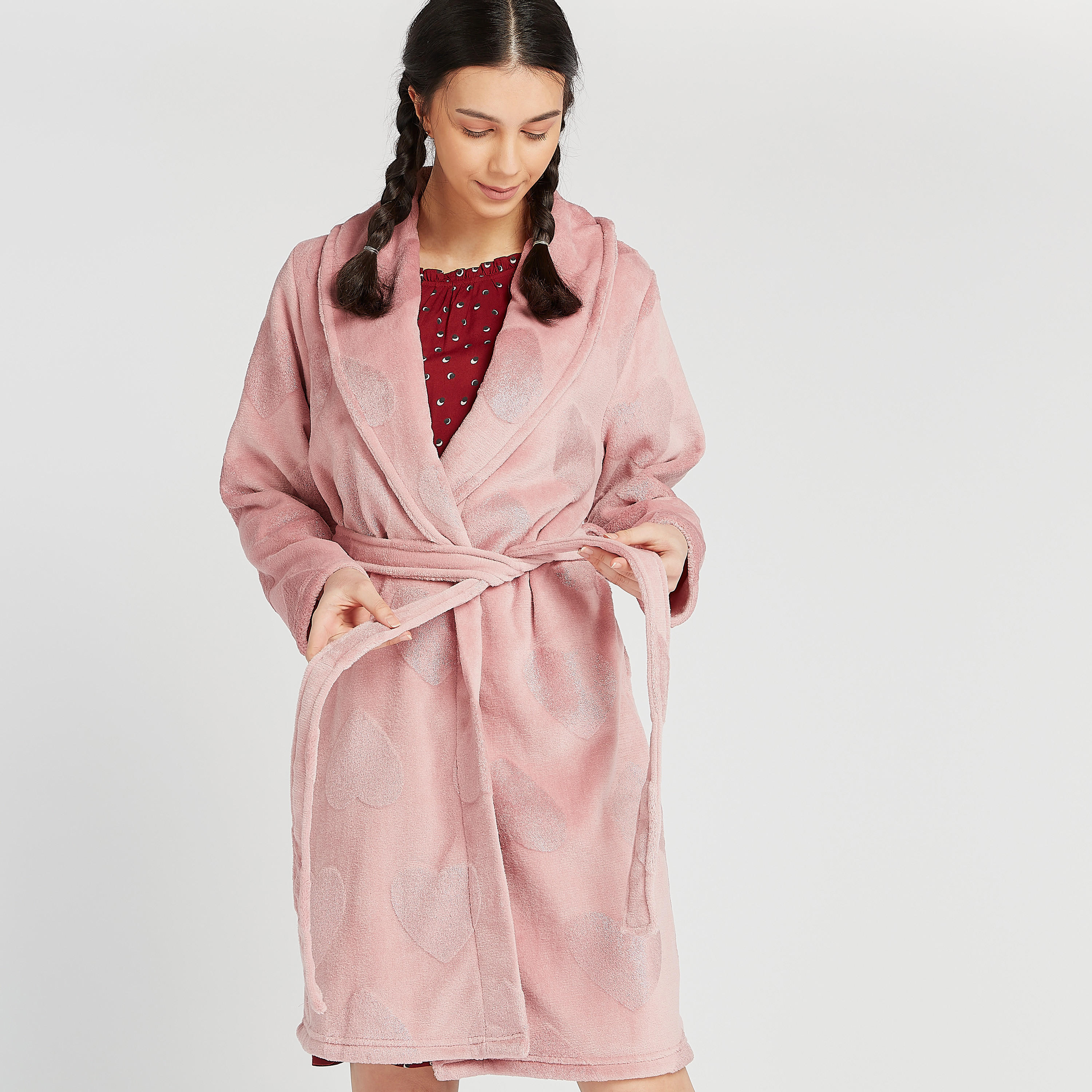 روب حمّام مستدام بياقة منسدلة وأربطة وطبعات-women-clothing-nightwear-robes-image-1