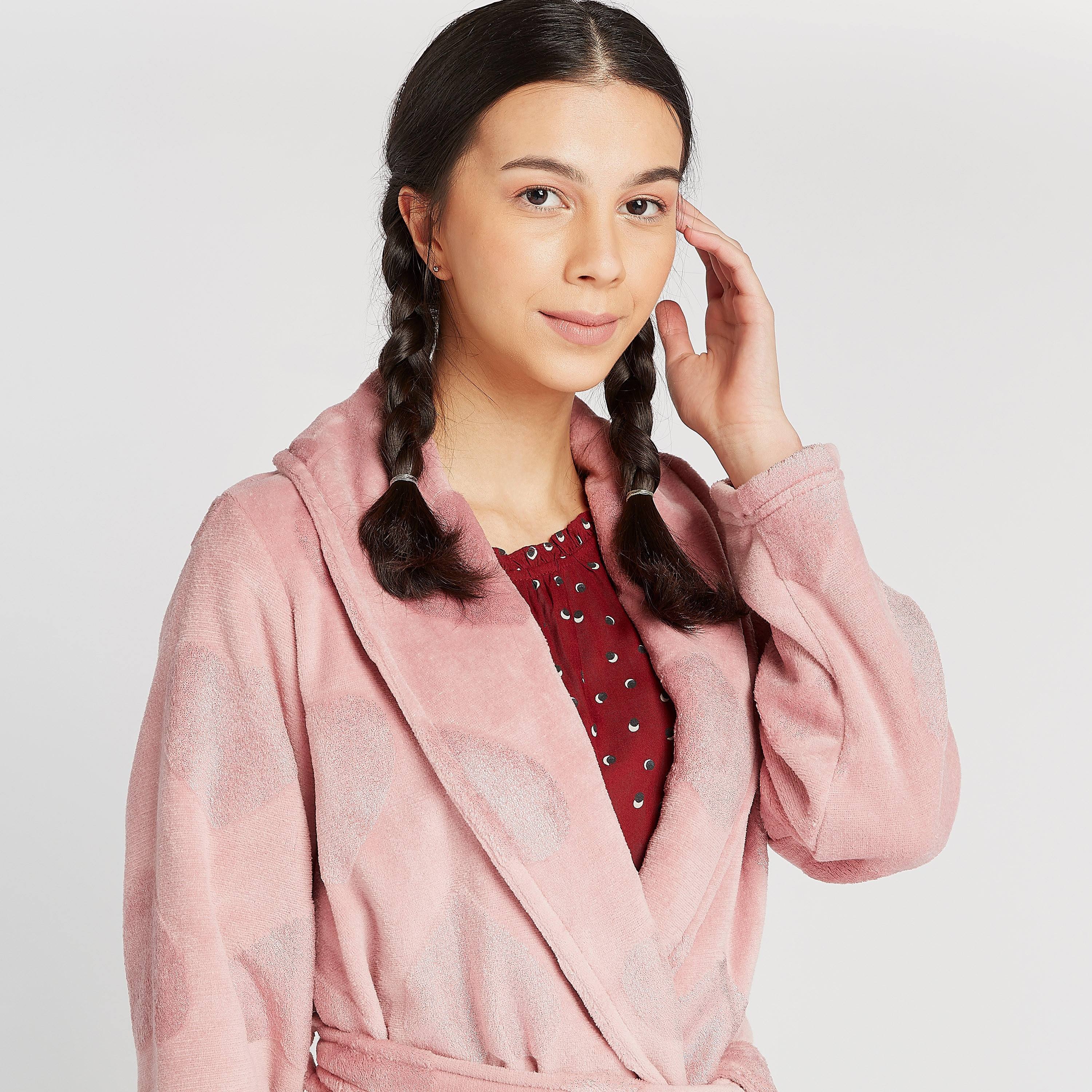 روب حمّام مستدام بياقة منسدلة وأربطة وطبعات-women-clothing-nightwear-robes-image-3