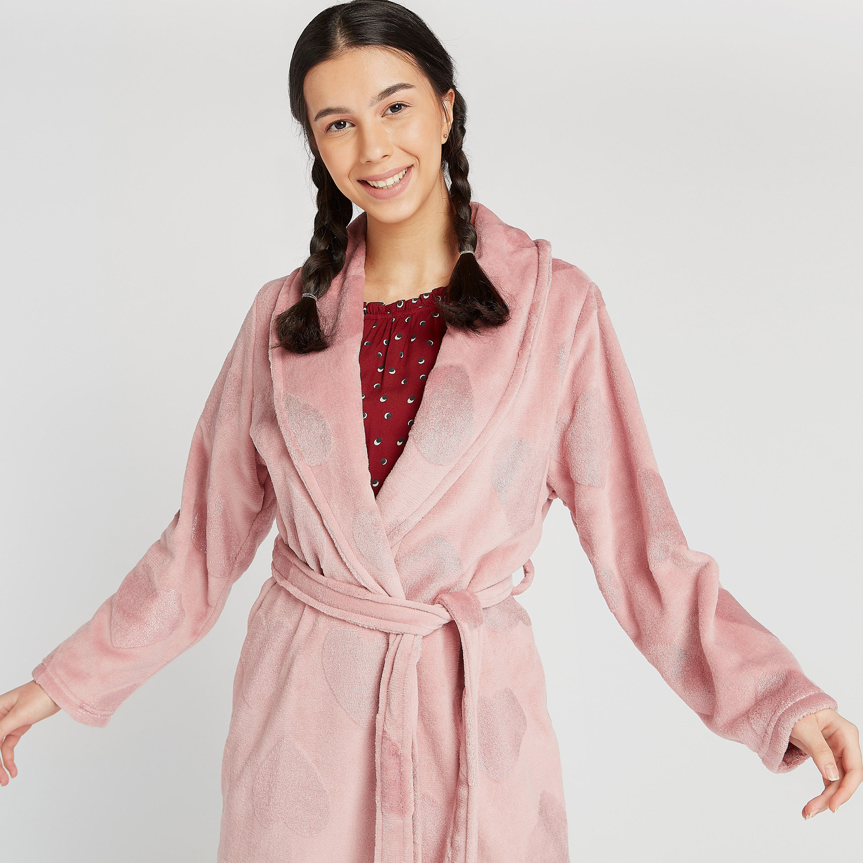 روب حمّام مستدام بياقة منسدلة وأربطة وطبعات-women-clothing-nightwear-robes-image-5