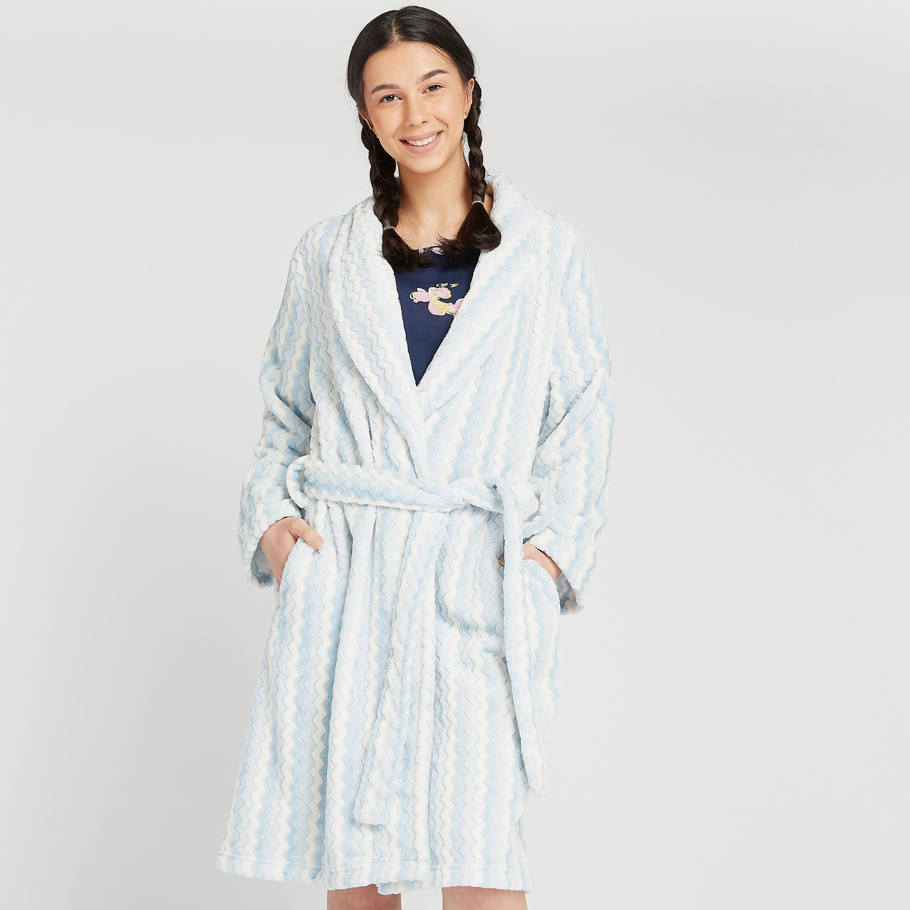 روب حمّام مستدام بارز الملمس بياقة منسدلة وأربطة وطبعات-women-clothing-nightwear-robes-image-1