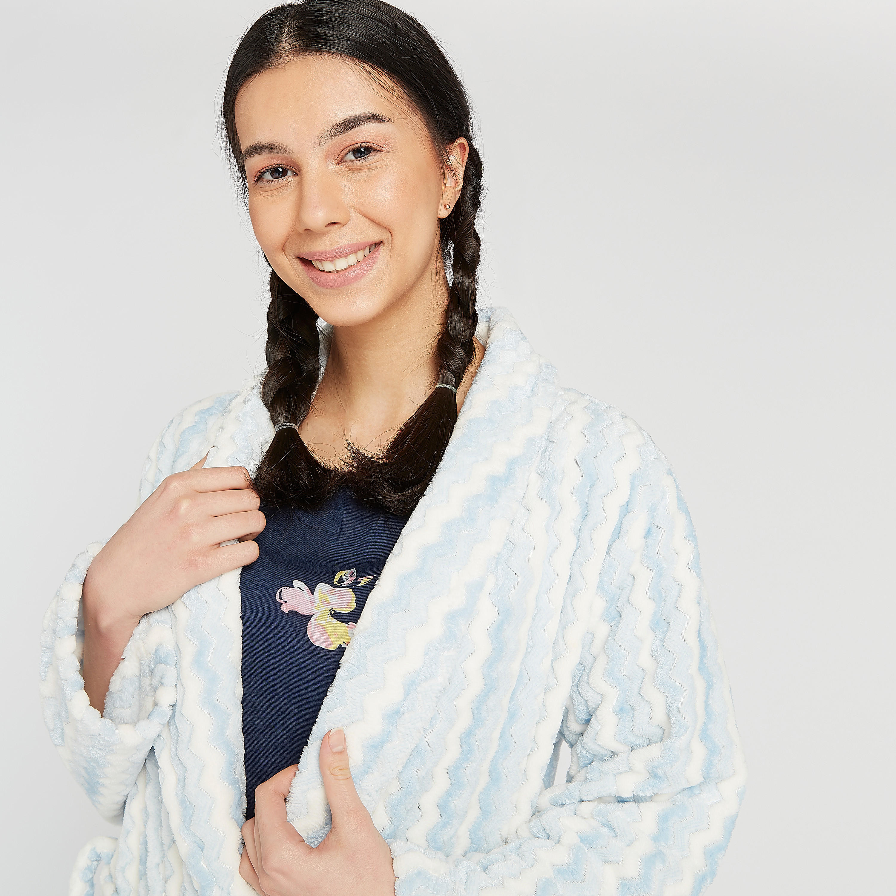 روب حمّام مستدام بارز الملمس بياقة منسدلة وأربطة وطبعات-women-clothing-nightwear-robes-image-5