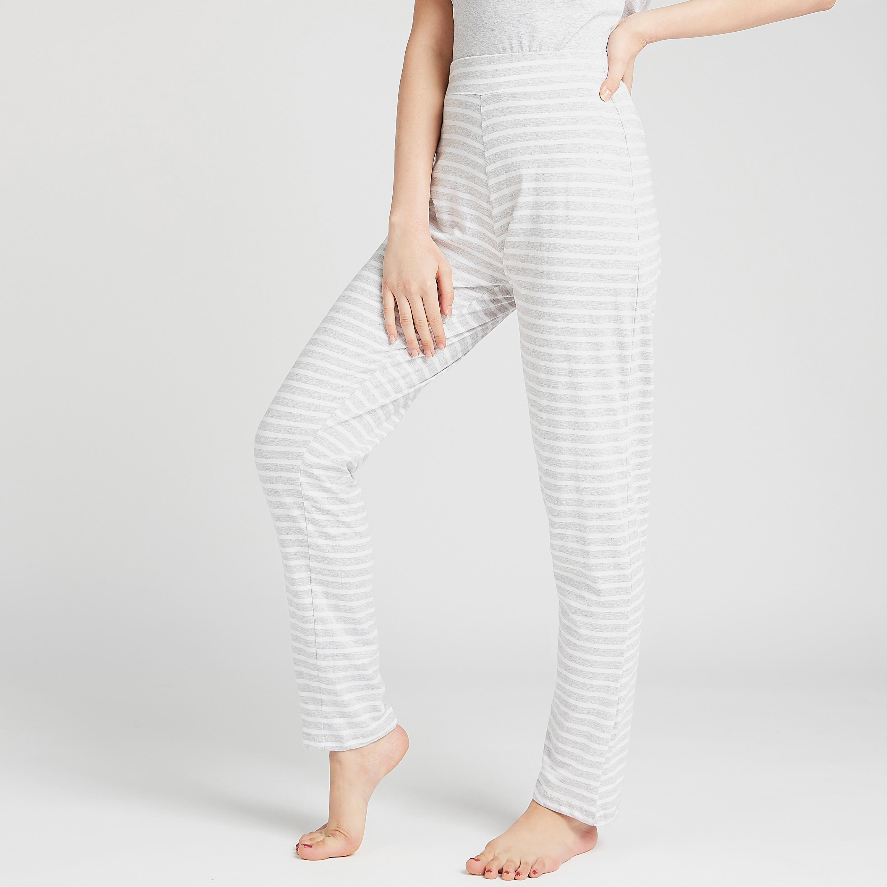 طقم مستدام من بنطلون بيجاما مخطّط طويل مع تيشيرت بأكمام قصيرة-women-clothing-nightwear-pyjamas-longsets-image-4