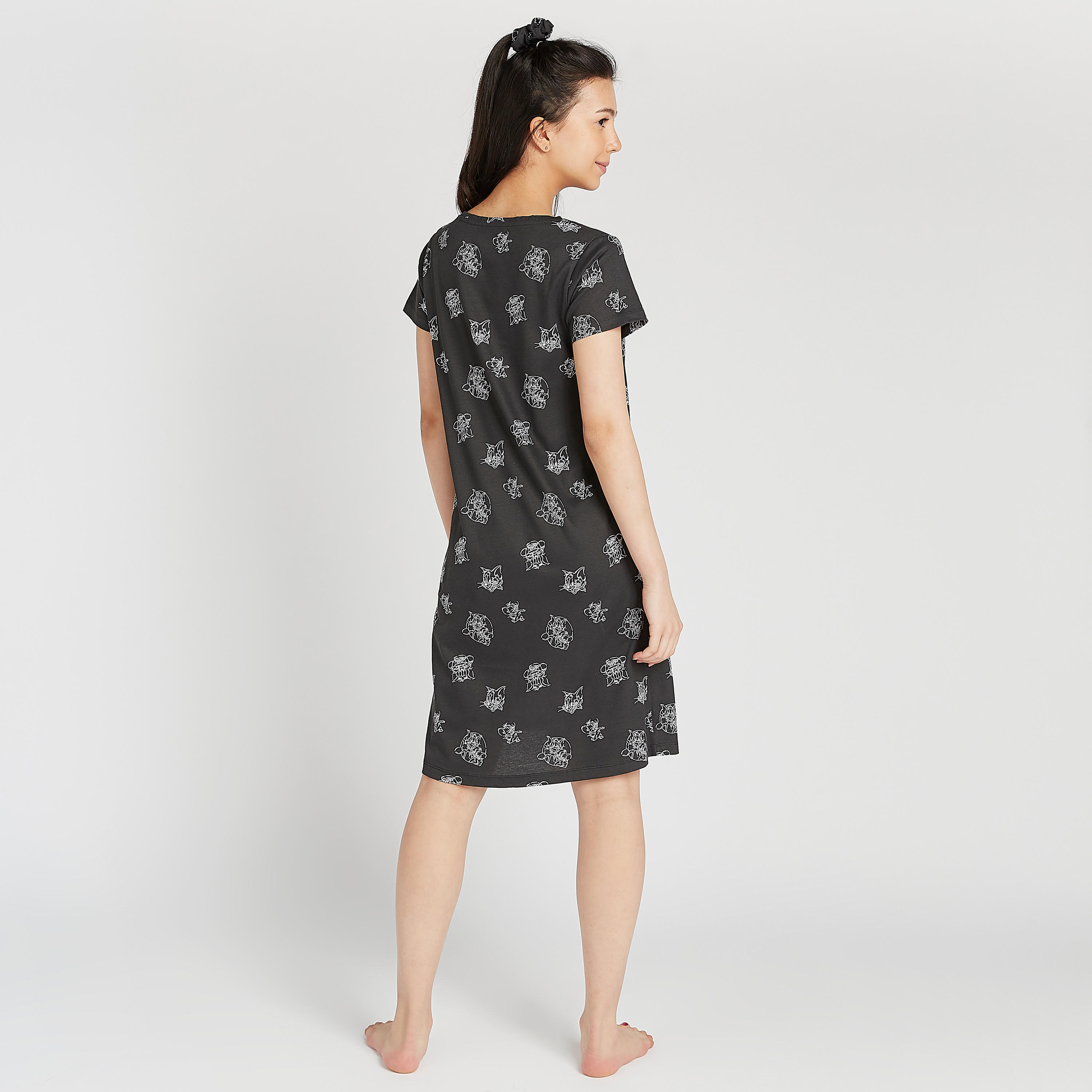 طقم فساتين نوم مستدامة بأكمام قصيرة وطبعات - قطعتين-women-clothing-nightwear-nighties-image-5