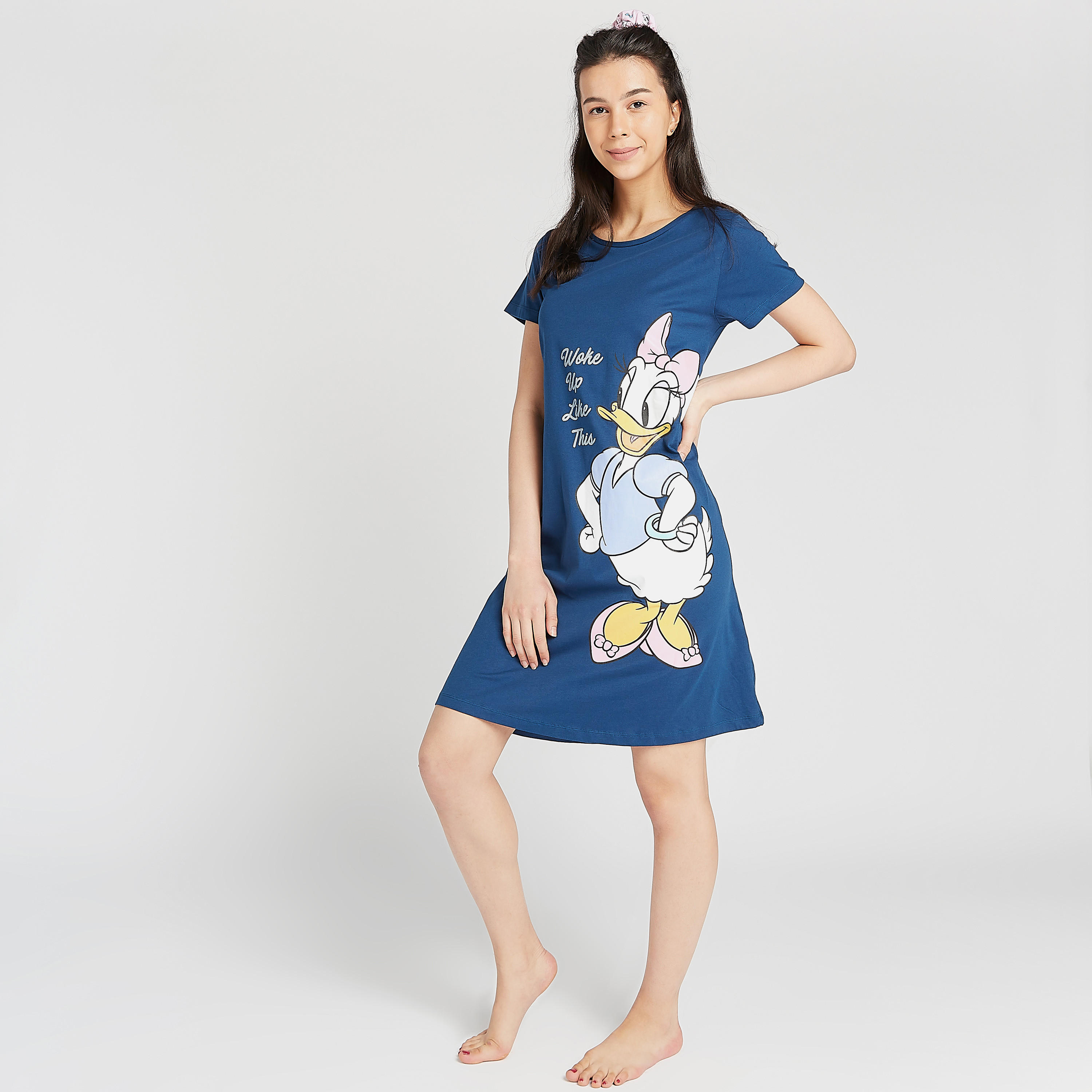 فستان نوم مستدام بياقة مستديرة وطبعات - طقم من قطعتين-women-clothing-nightwear-nighties-image-7