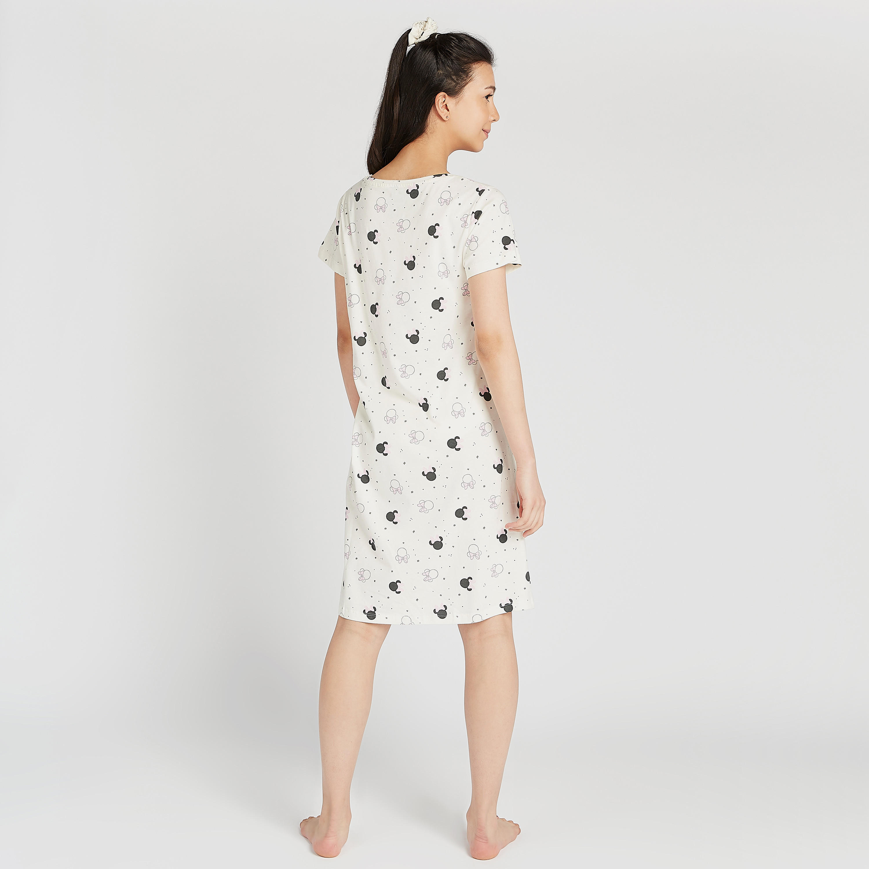 فستان نوم مستدام بياقة مستديرة وطبعات - طقم من قطعتين-women-clothing-nightwear-nighties-image-5