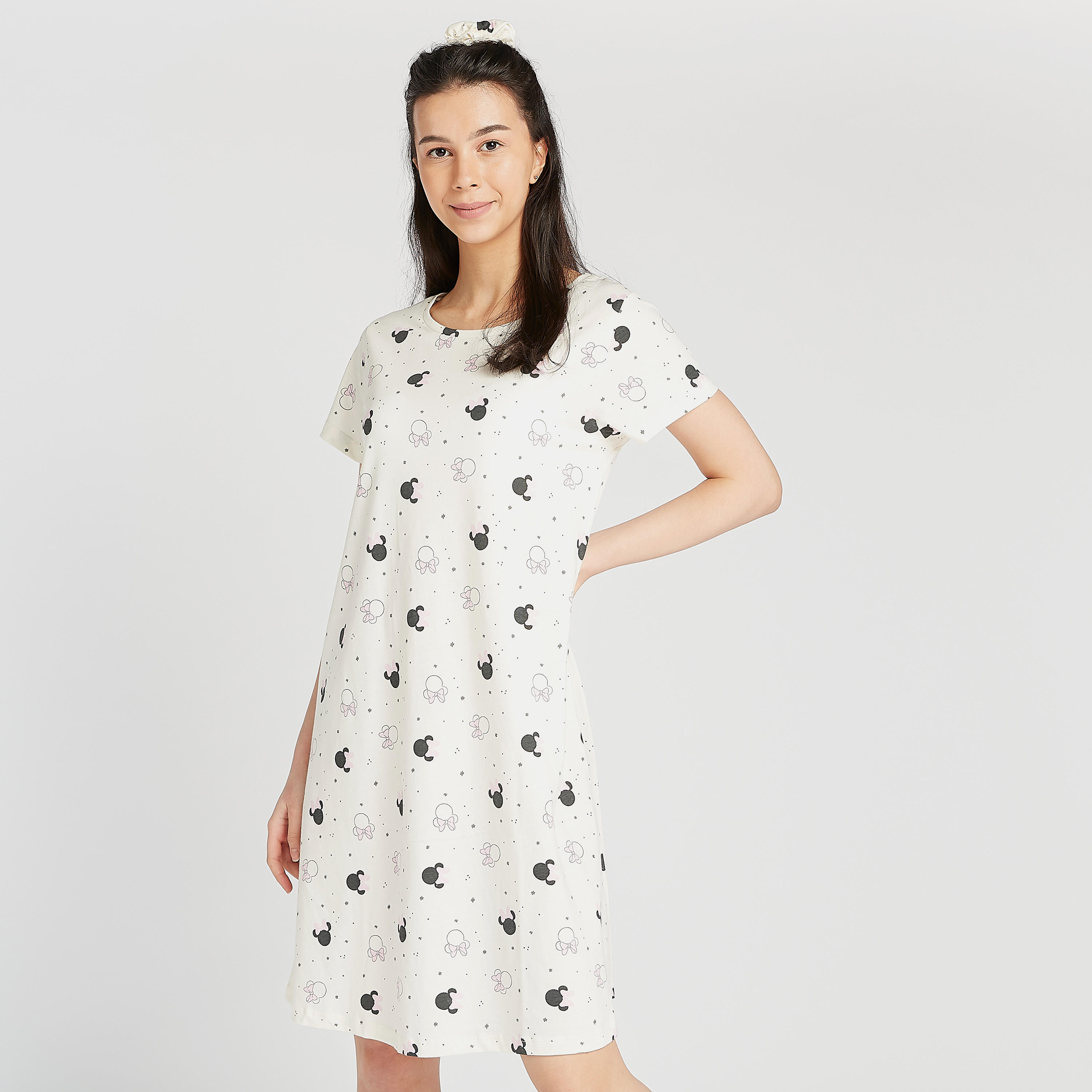 فستان نوم مستدام بياقة مستديرة وطبعات - طقم من قطعتين-women-clothing-nightwear-nighties-image-7