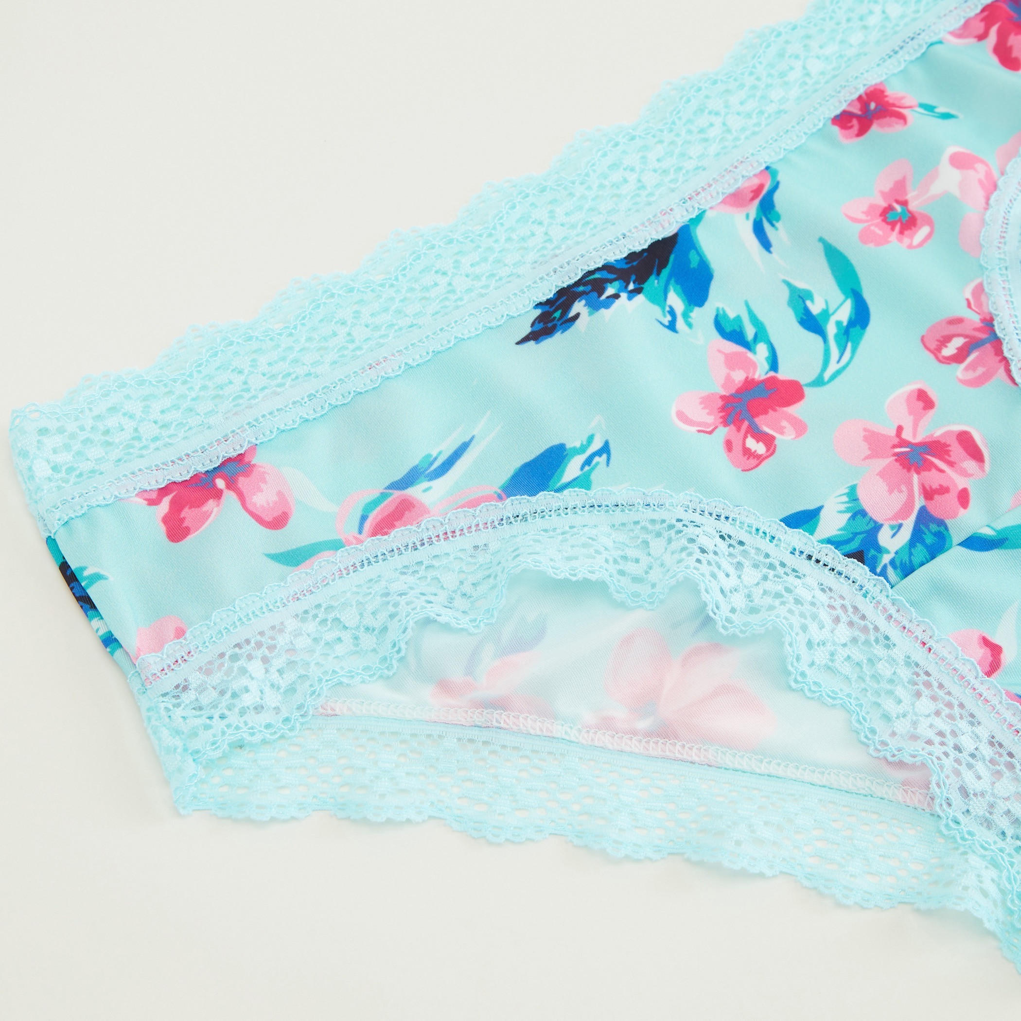 سروال داخلي هيبستر بطبعات وخصر مطاطي وتفاصيل دانتيل-women-clothing-lingerie-panties-image-2