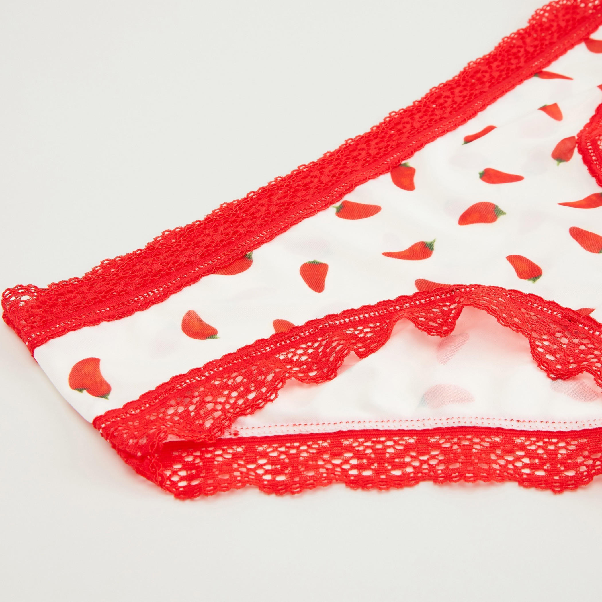سروال داخلي هيبستر بطبعات وخصر مطاطي وتفاصيل دانتيل-women-clothing-lingerie-panties-image-2