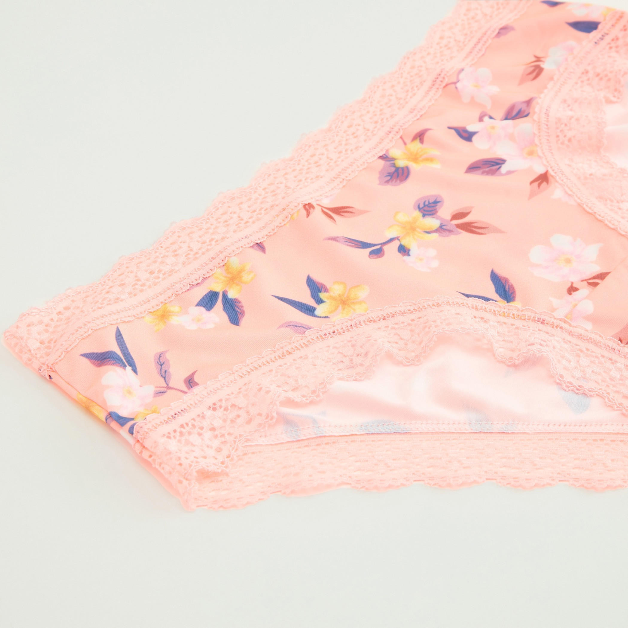 سراويل داخلية هيبستر بطبعات وخصر مطاطي وتفاصيل دانتيل-women-clothing-lingerie-panties-image-2