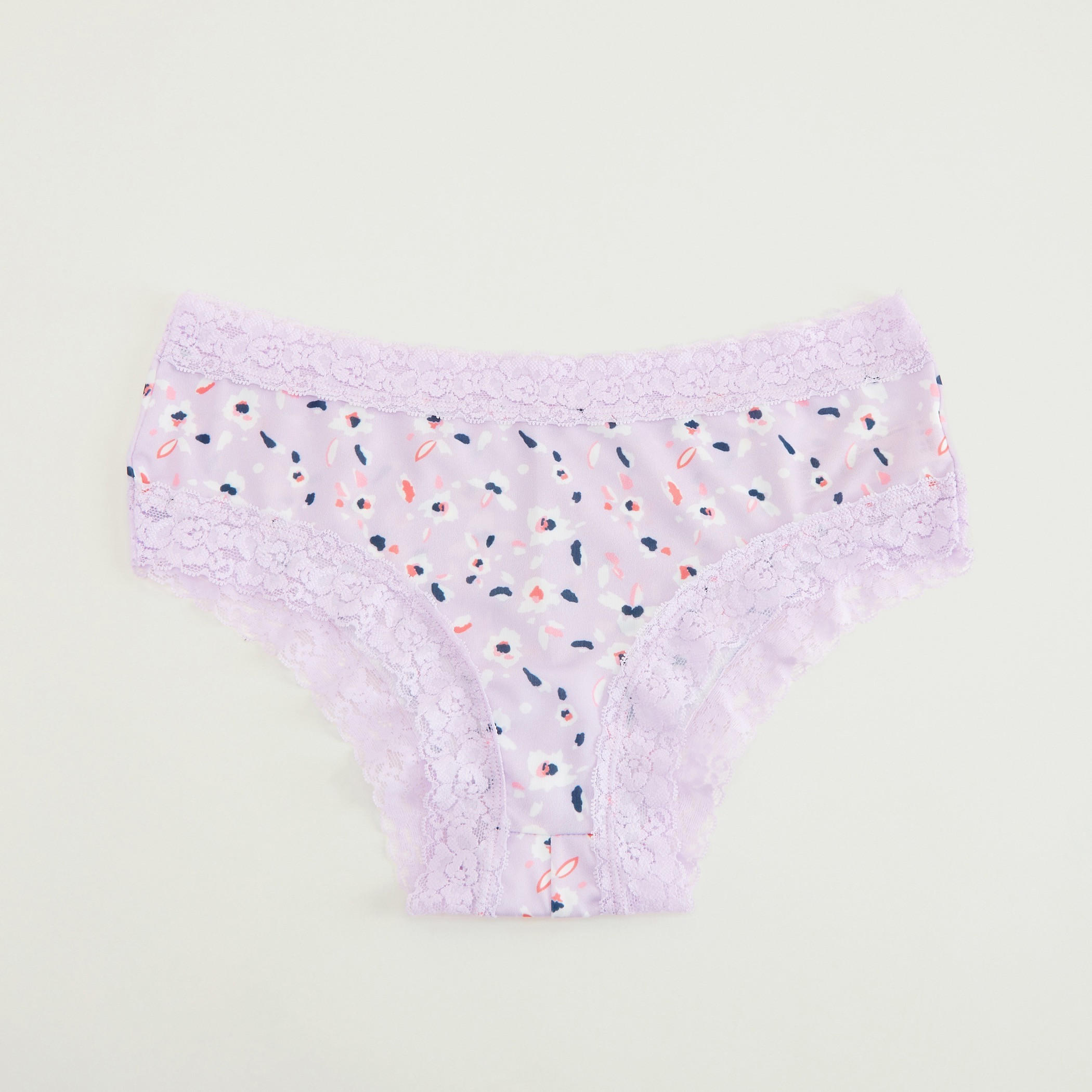 سروال داخلي هيبستر بطبعات وخصر مطاطي وتفاصيل دانتيل-women-clothing-lingerie-panties-image-1