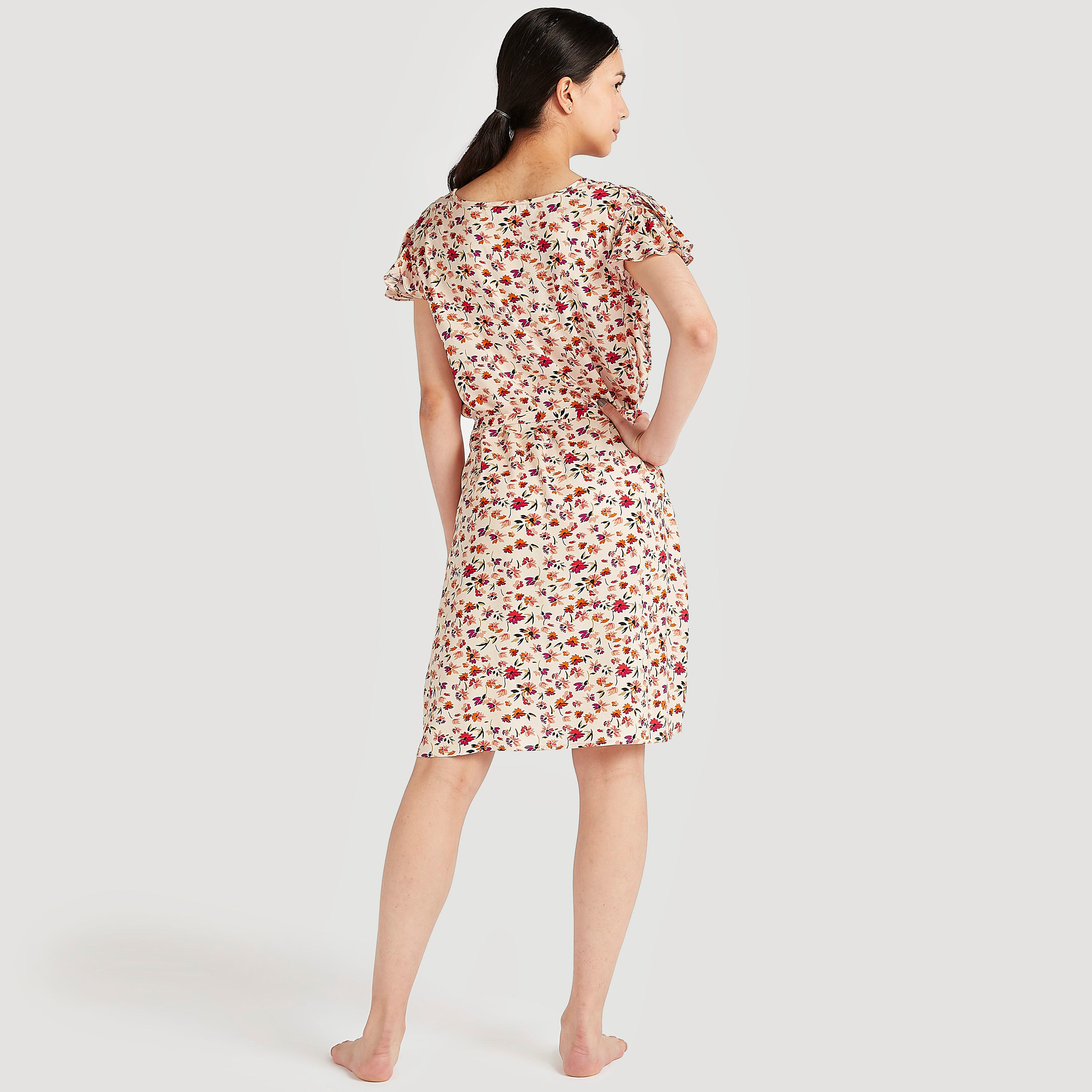 قميص نوم بحزام وياقة ضيّقة - طقم من قطعتين متنوعتين-women-clothing-nightwear-nighties-image-4