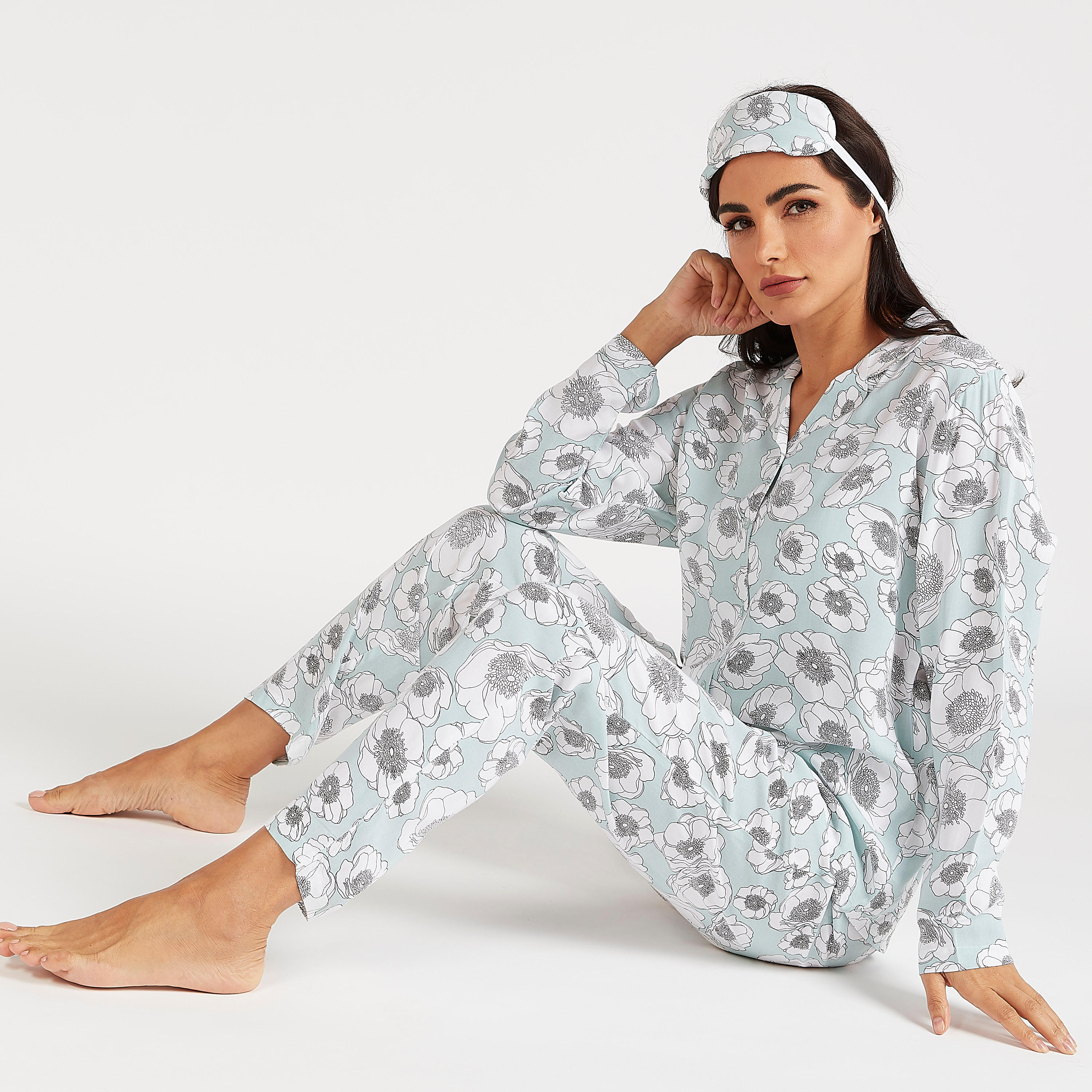 طقم من بنطلون بيجاما وقميص بطبعات أزهار وقناع عيون-women-clothing-nightwear-pyjamas-longsets-image-5