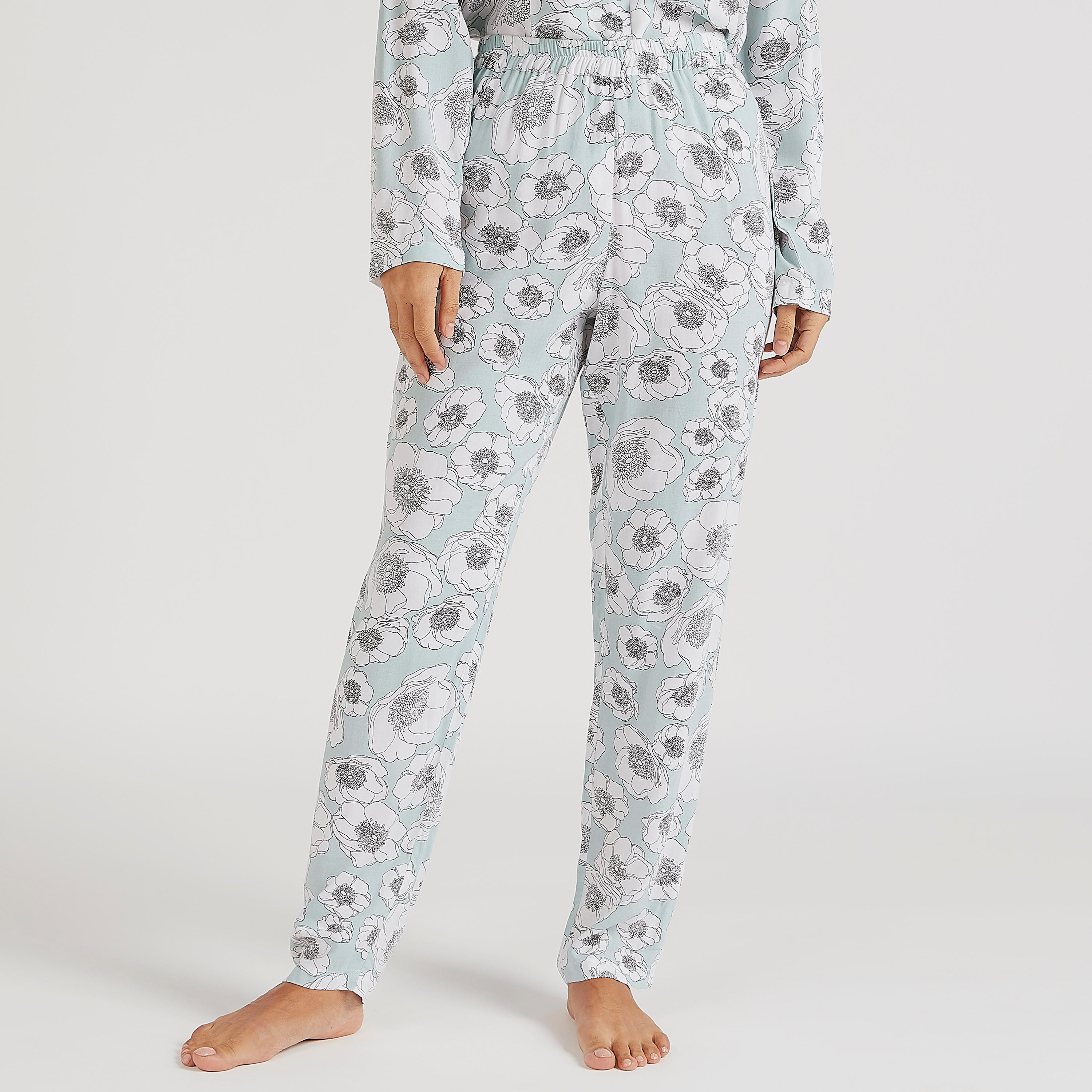 طقم من بنطلون بيجاما وقميص بطبعات أزهار وقناع عيون-women-clothing-nightwear-pyjamas-longsets-image-6