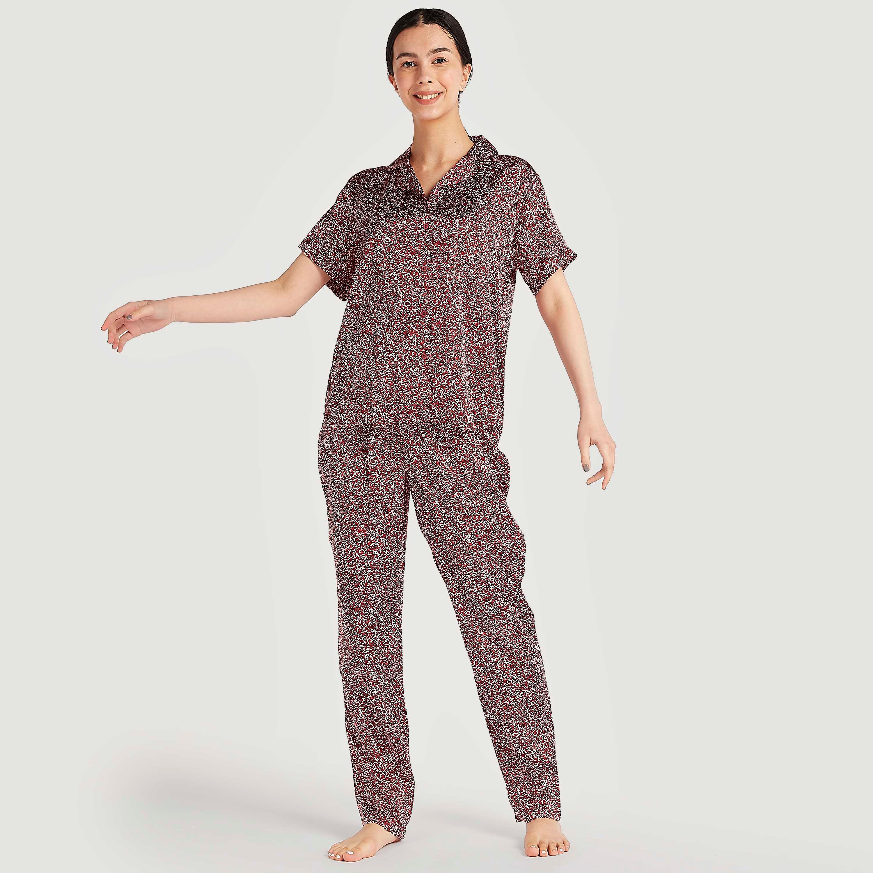 طقم من بنطلون بيجاما طويل وقميص بطبعات-women-clothing-nightwear-pyjamas-longsets-image-2