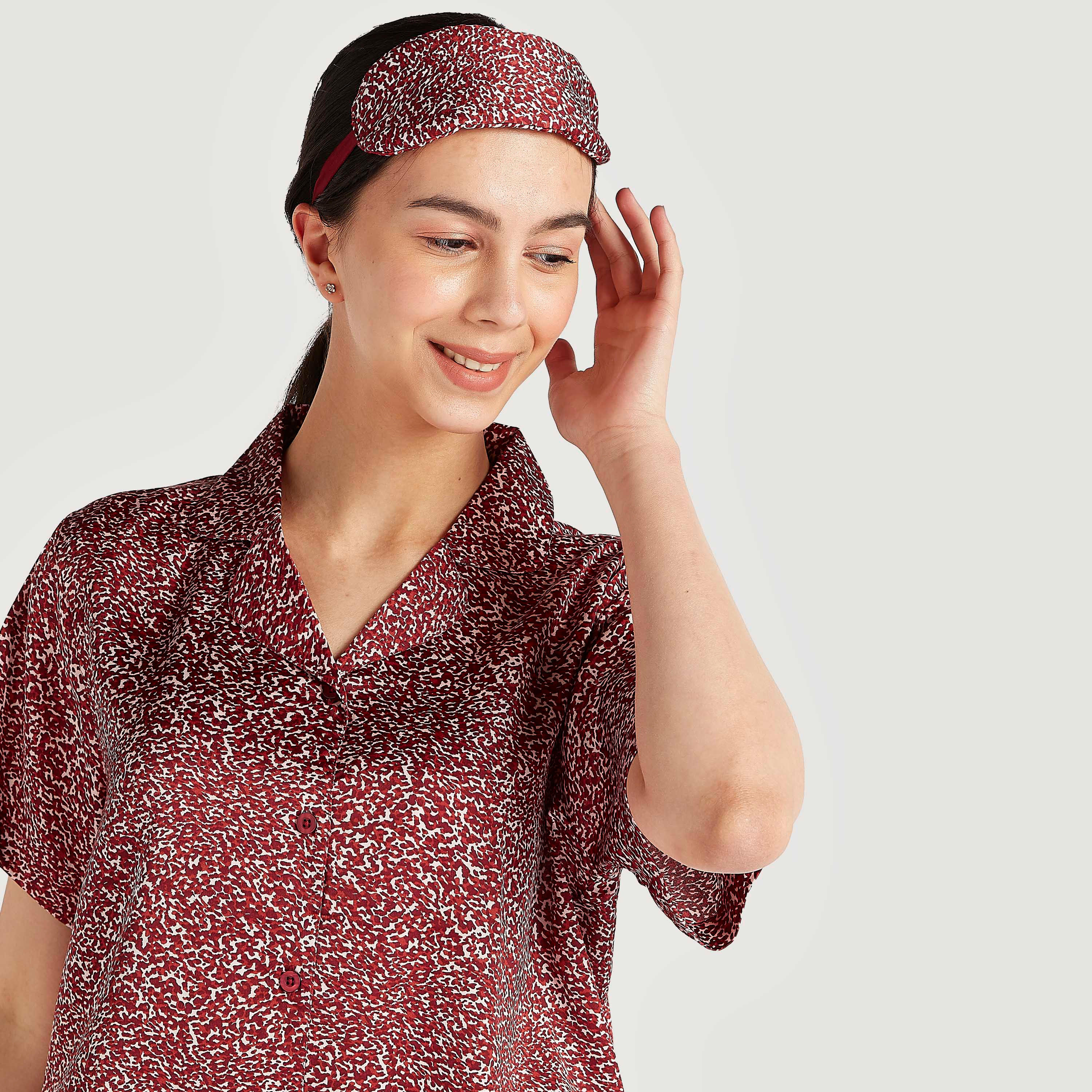 طقم من بنطلون بيجاما طويل وقميص بطبعات-women-clothing-nightwear-pyjamas-longsets-image-5