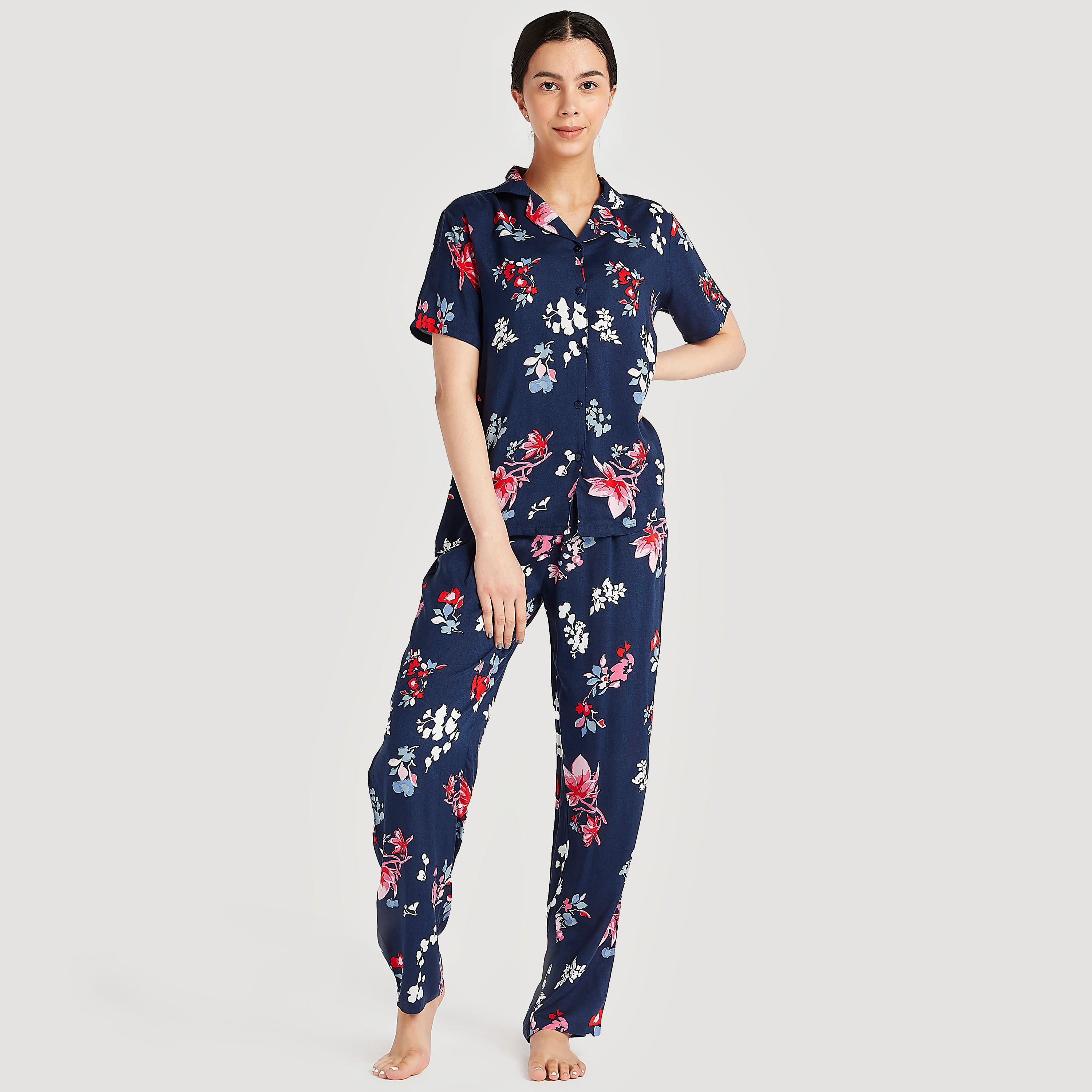 طقم من بنطلون بيجاما وقميص بطبعات زهرية-women-clothing-nightwear-pyjamas-longsets-image-1