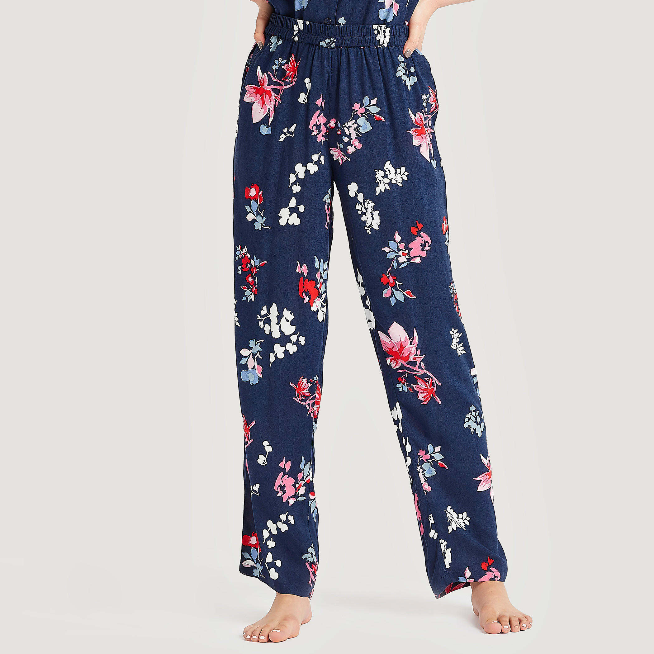 طقم من بنطلون بيجاما وقميص بطبعات زهرية-women-clothing-nightwear-pyjamas-longsets-image-2