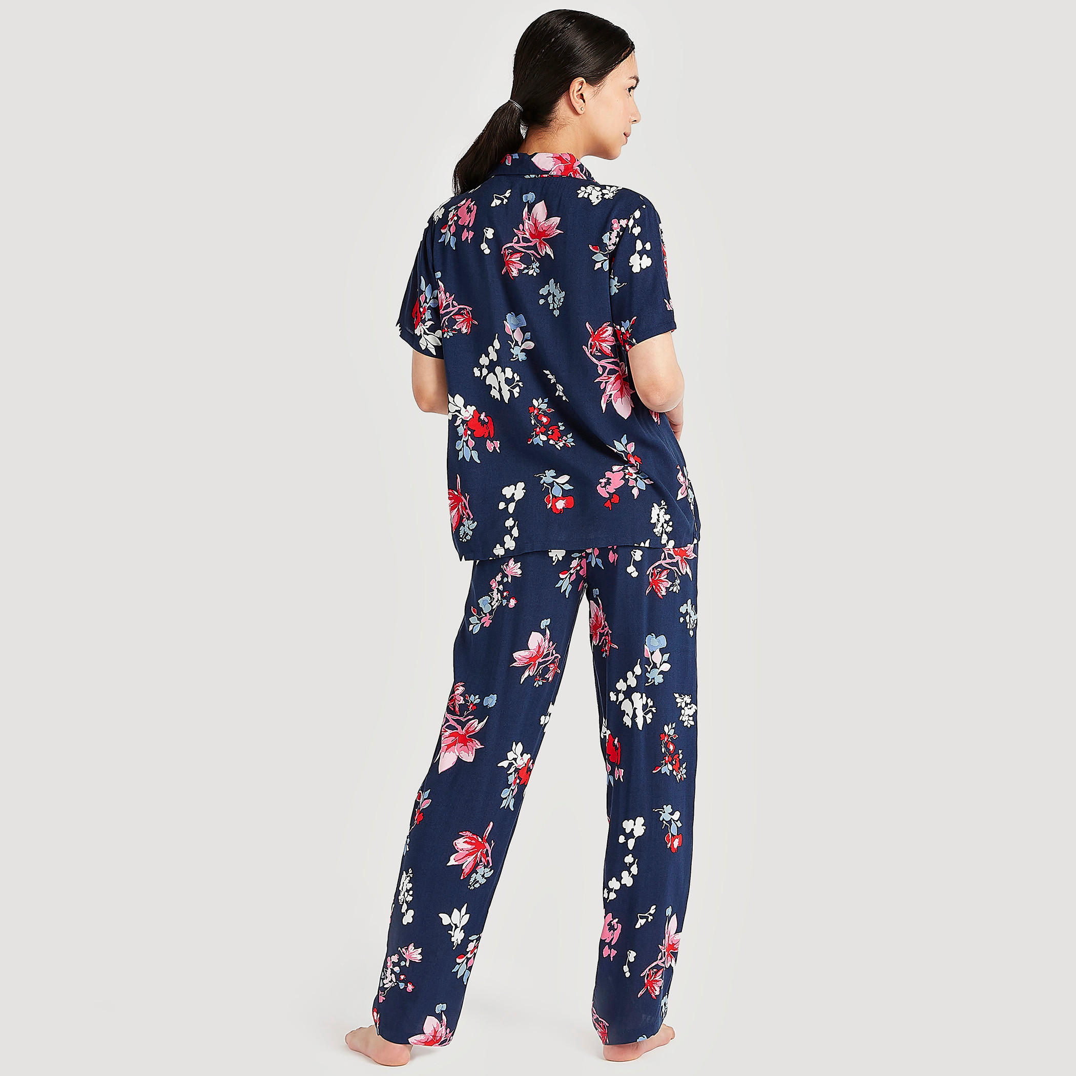 طقم من بنطلون بيجاما وقميص بطبعات زهرية-women-clothing-nightwear-pyjamas-longsets-image-4