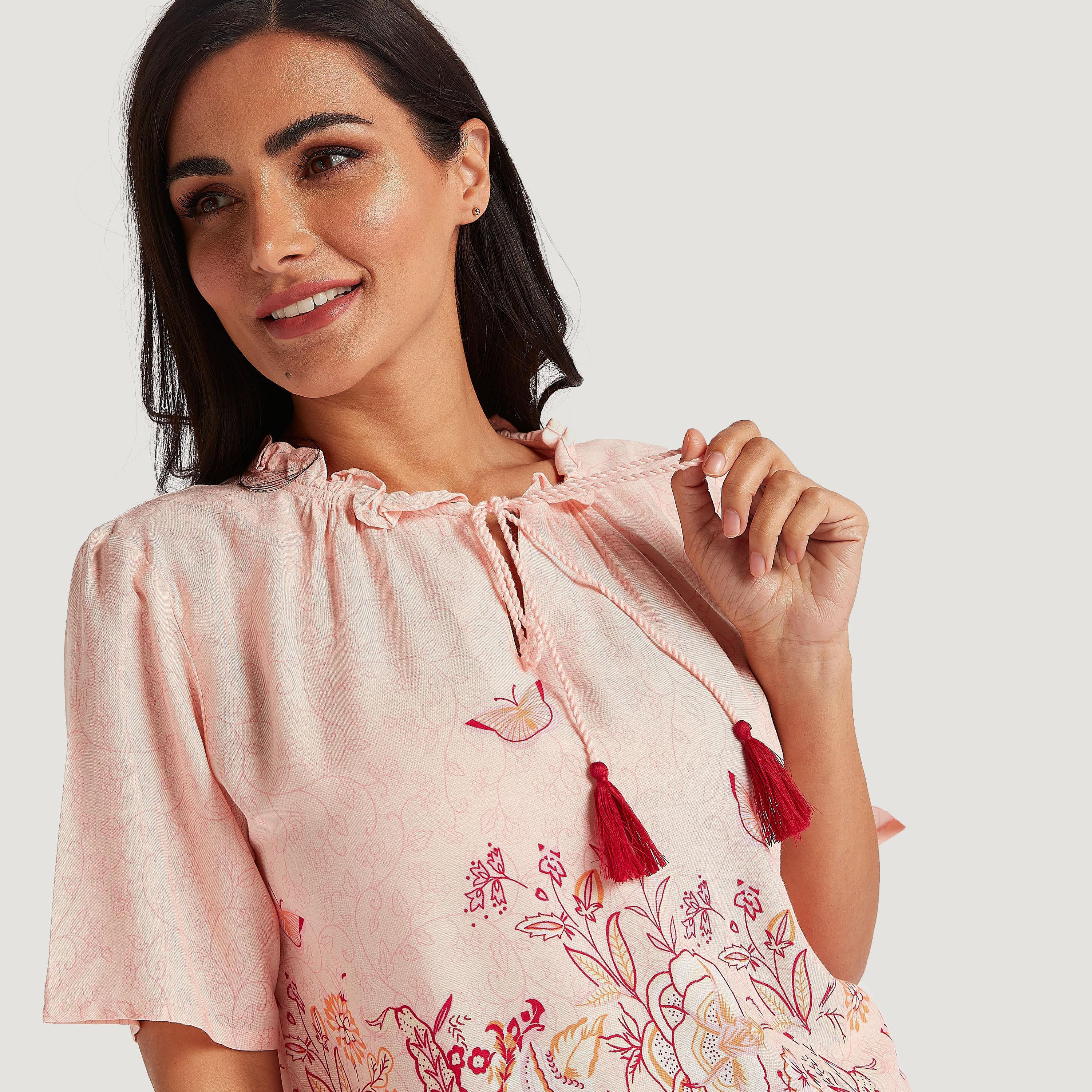 طقم من بنطلون بيجاما وتيشيرت بياقة رباط وطبعات-women-clothing-nightwear-pyjamas-longsets-image-4