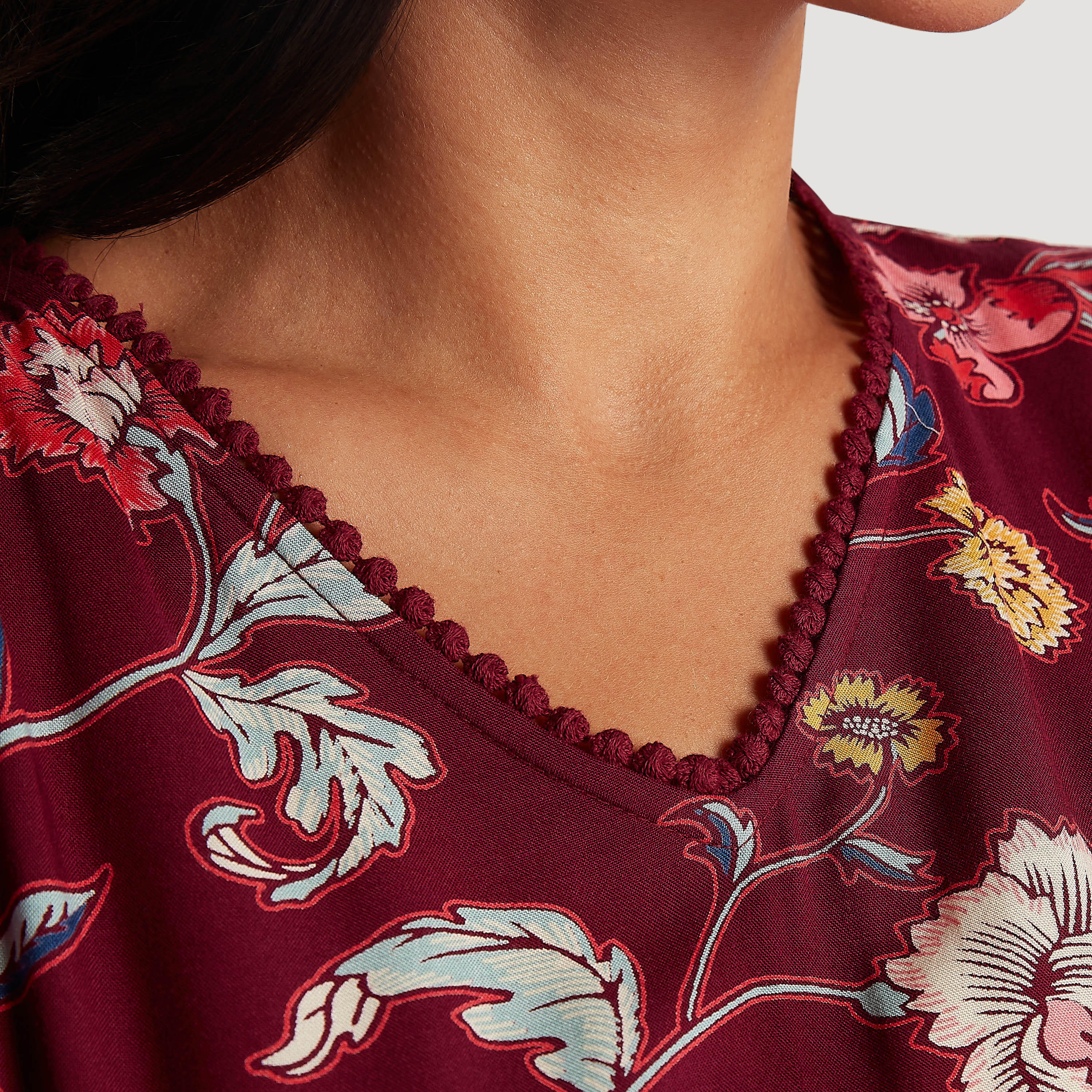 قميص نوم بياقة V وأكمام طويلة وطبعات-women-clothing-nightwear-nighties-image-3